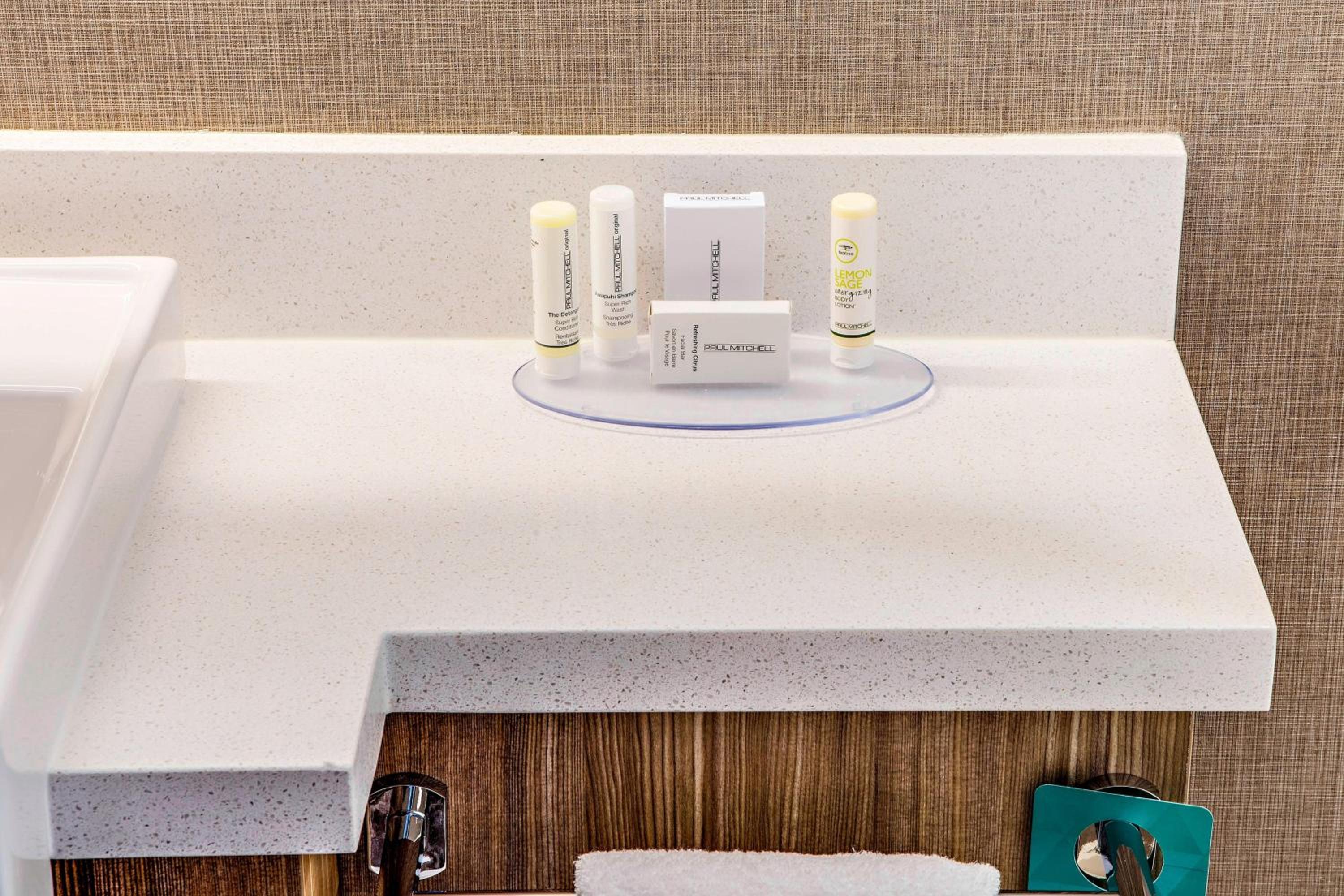 Queen Suite with Two Queen Beds and Bathtub - Mobility Access