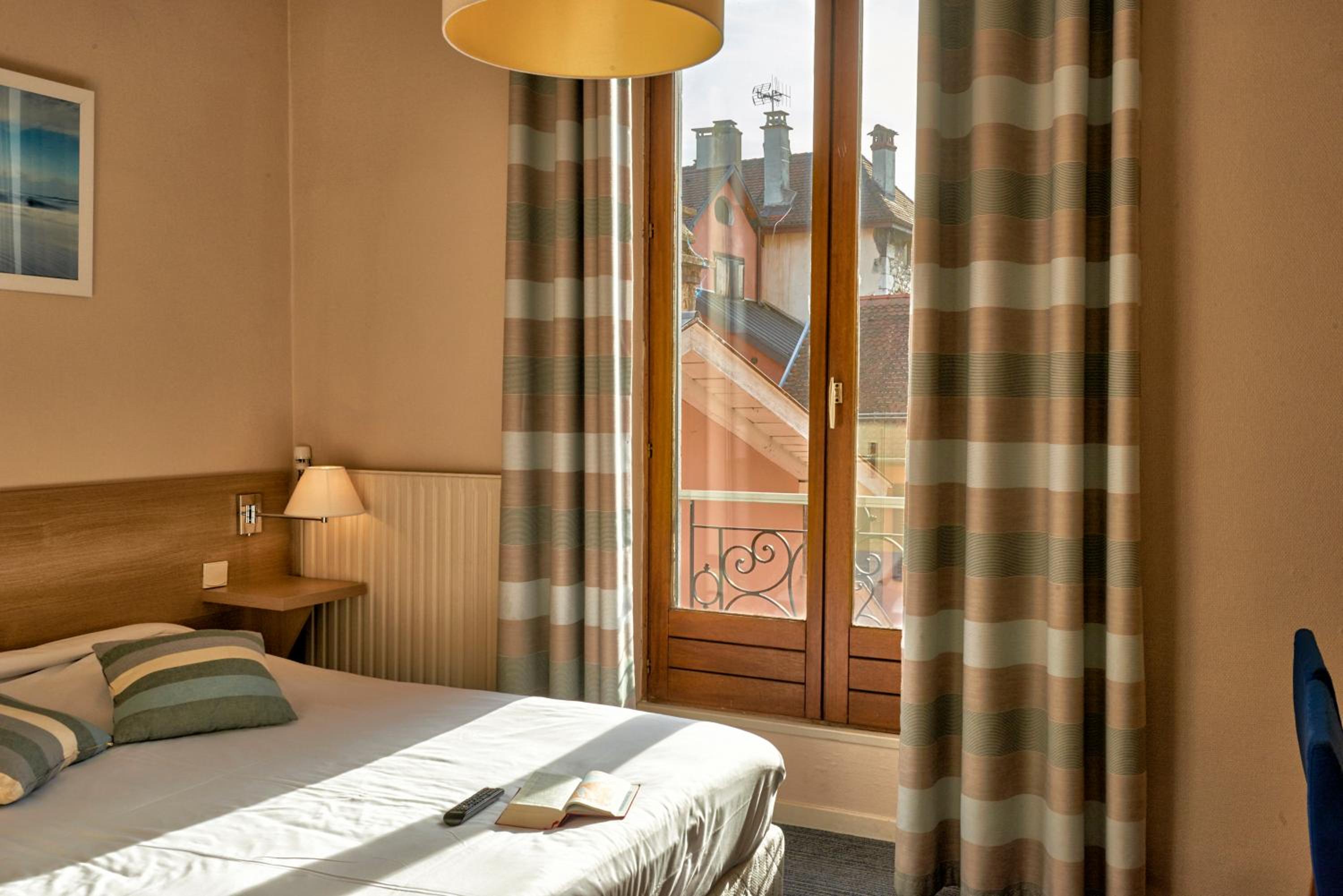 Double Room - Photo 12