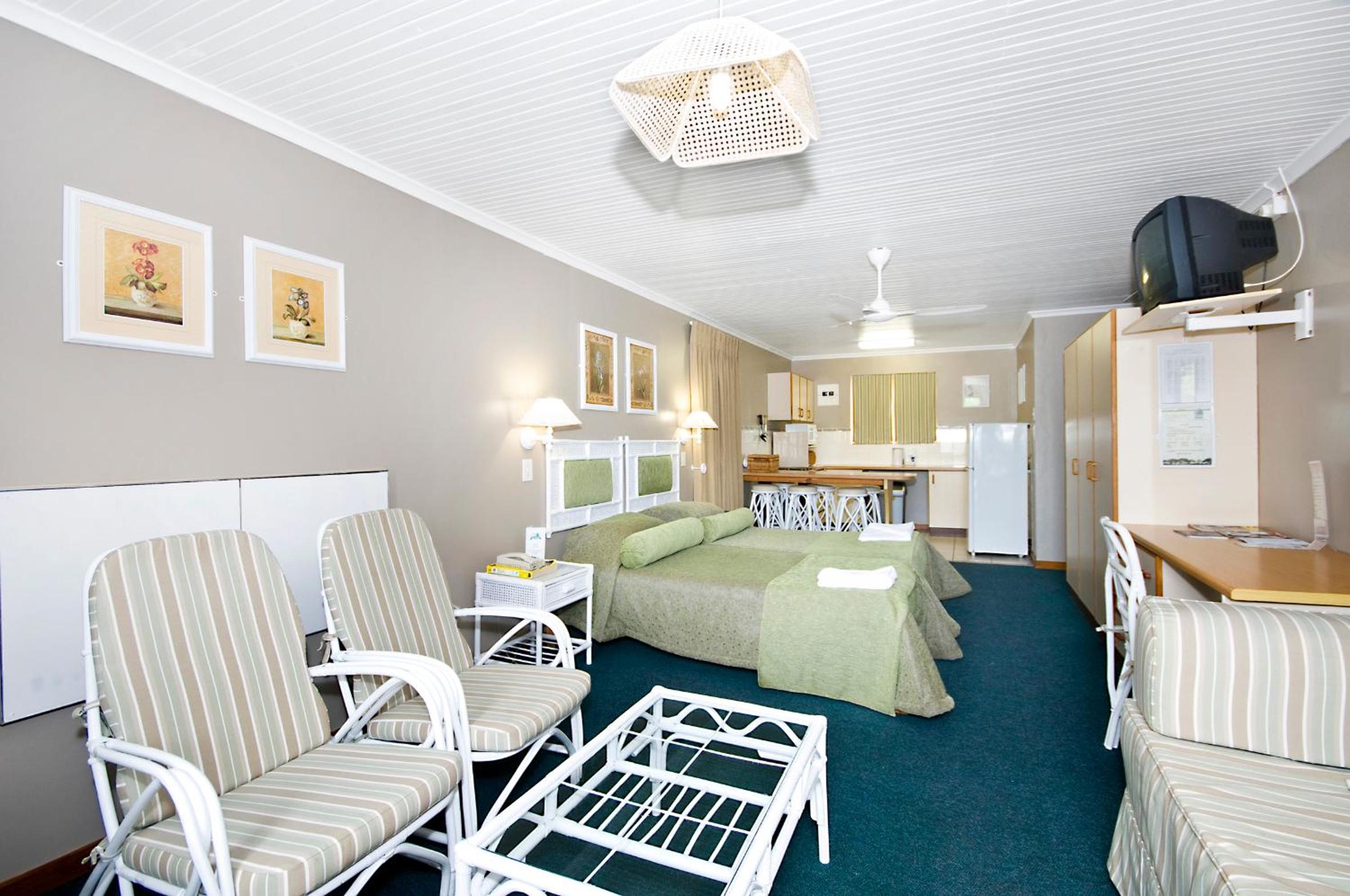 Chalet with Kitchen (2 Adults) photo 2