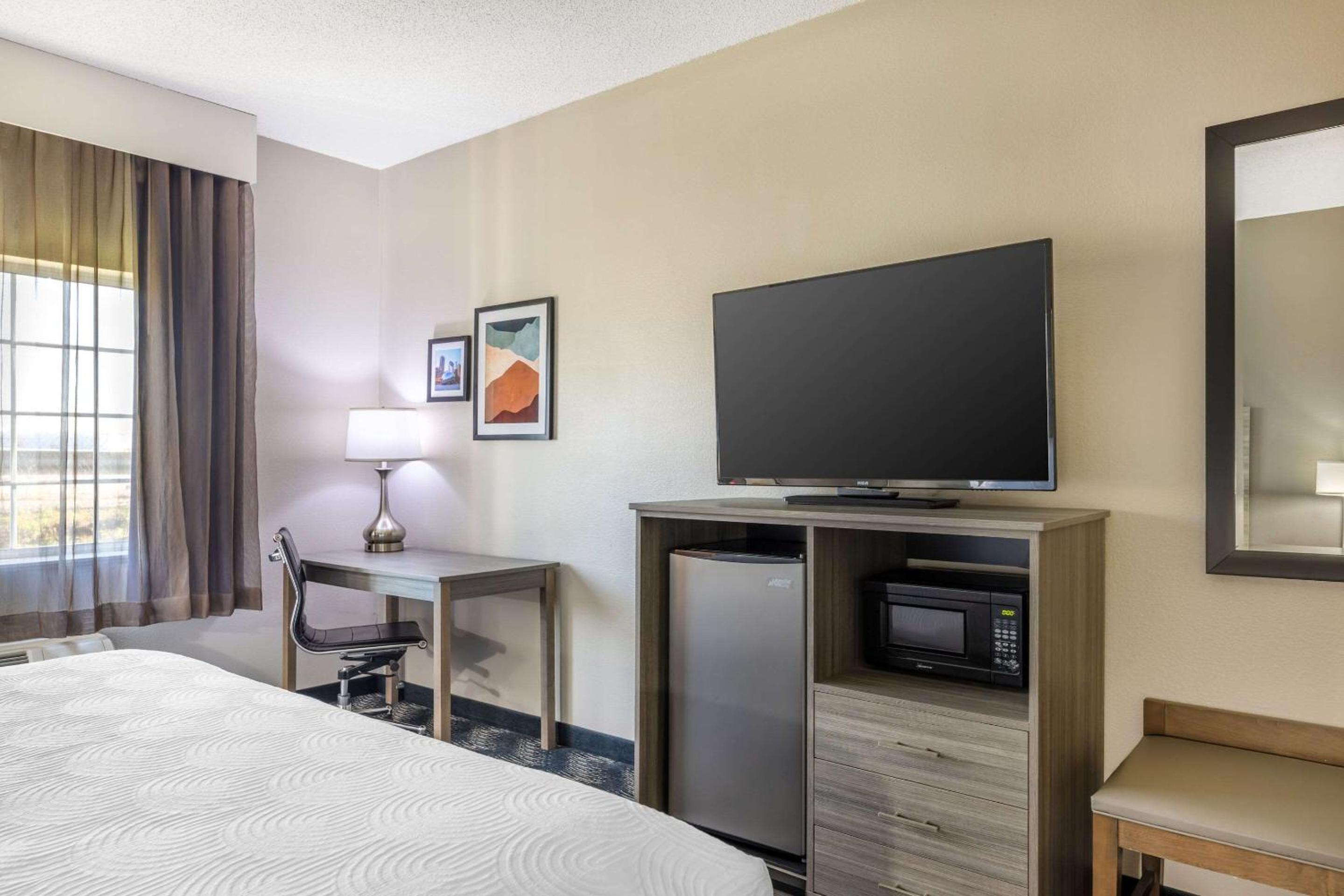 King Room with One King Bed and One Single Bed - Non-Smoking