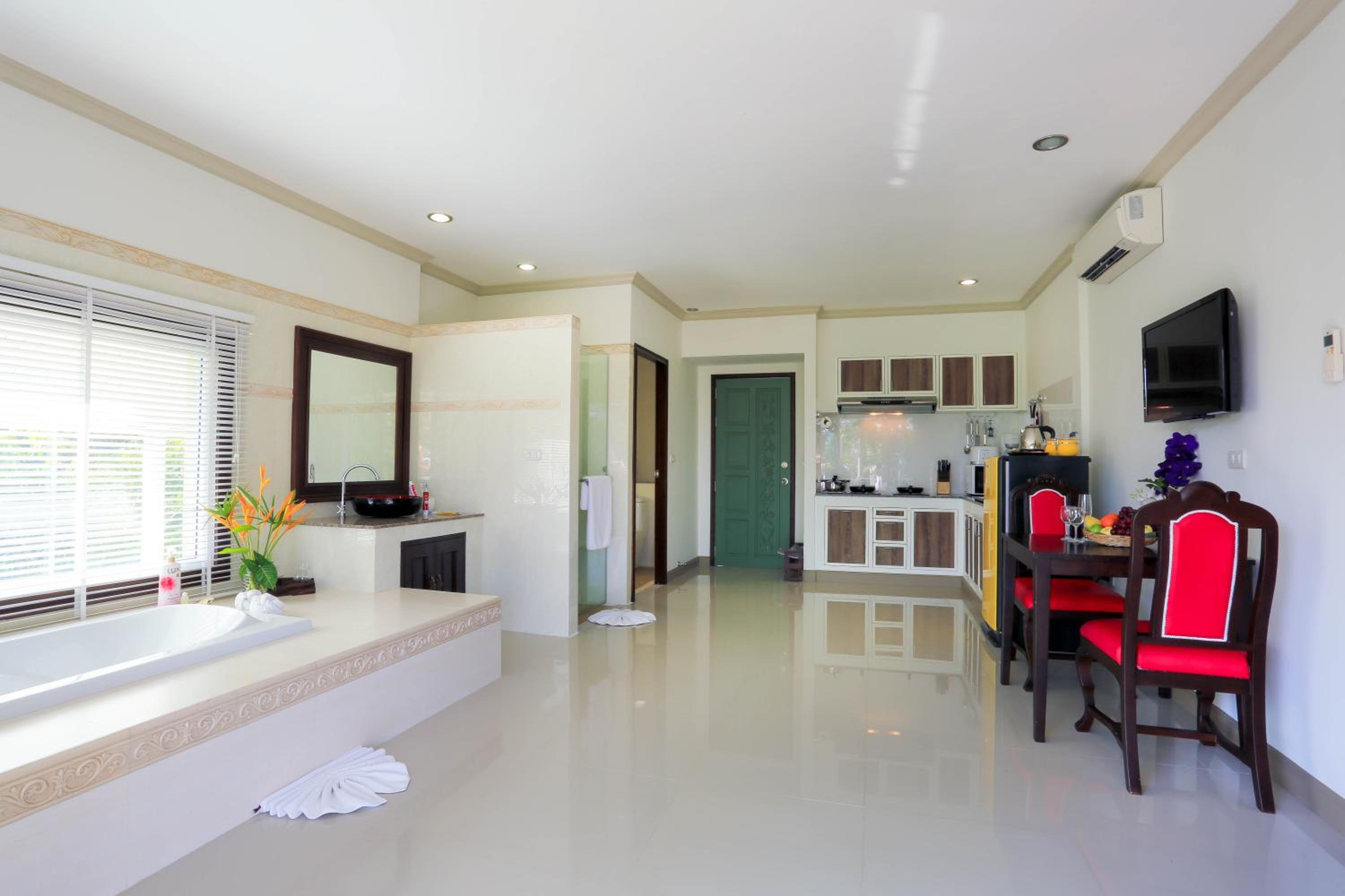 King Room with Mountain View photo 2