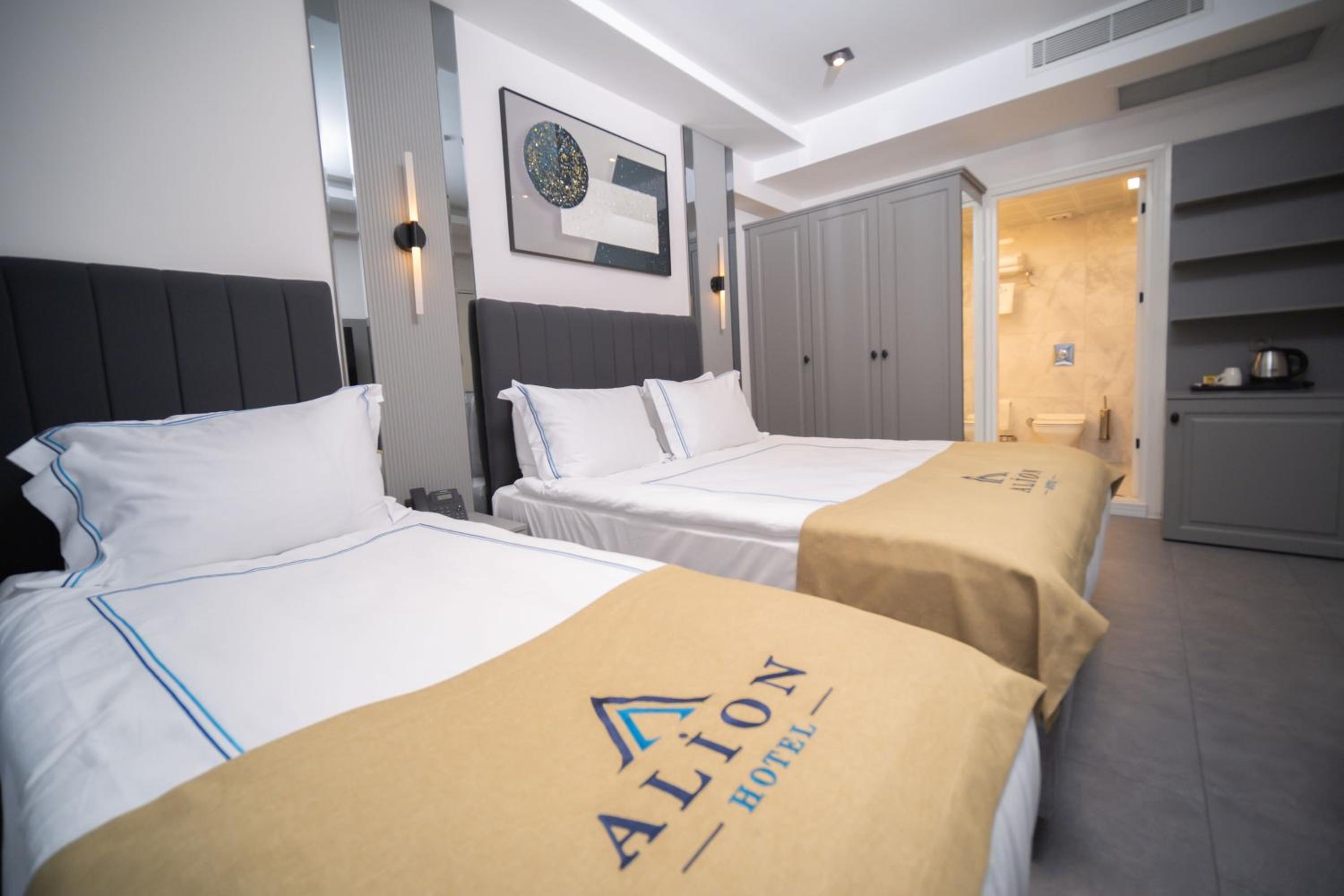 Triple Room with City View