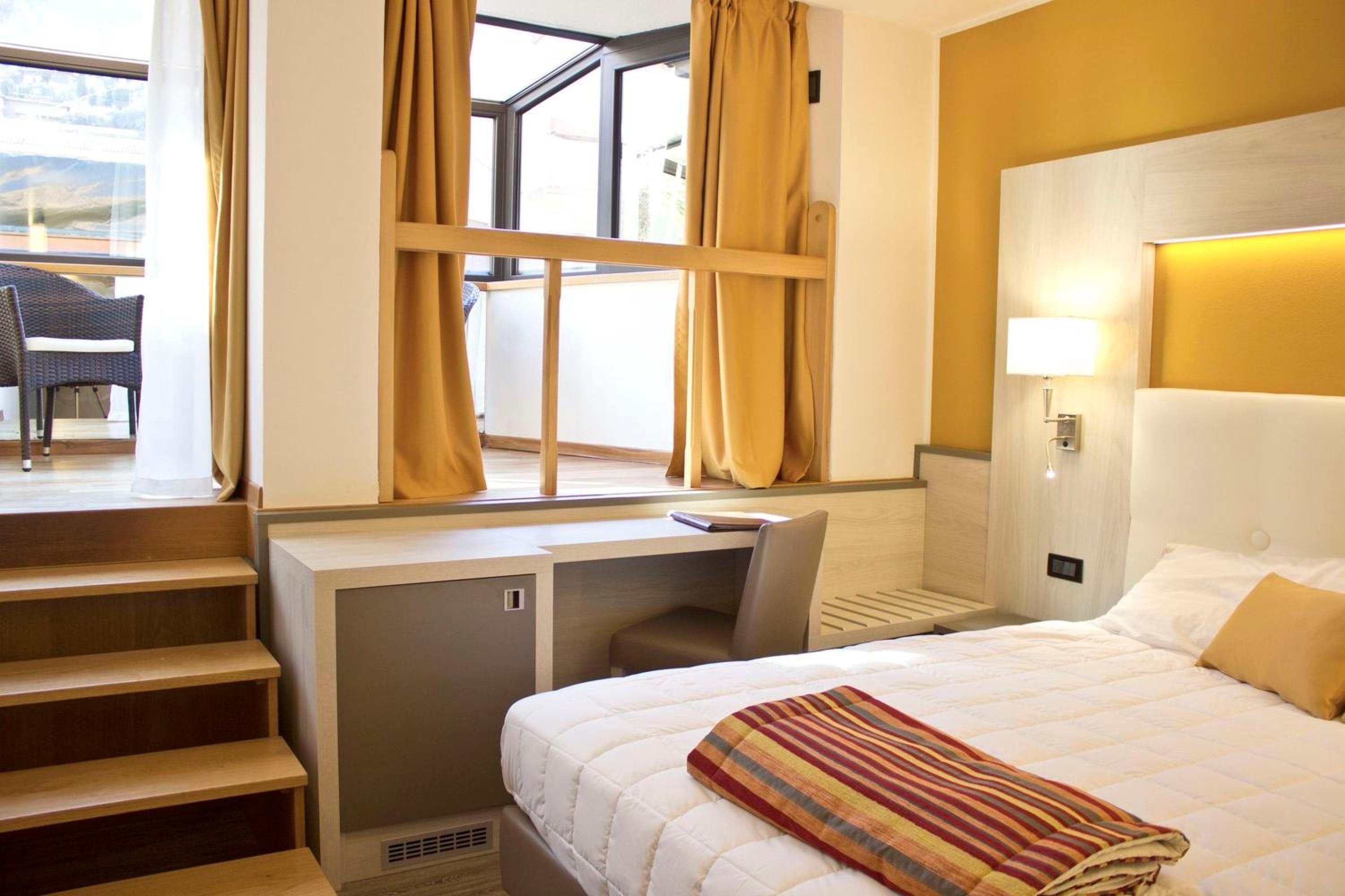 Deluxe Double Room with Balcony photo 1