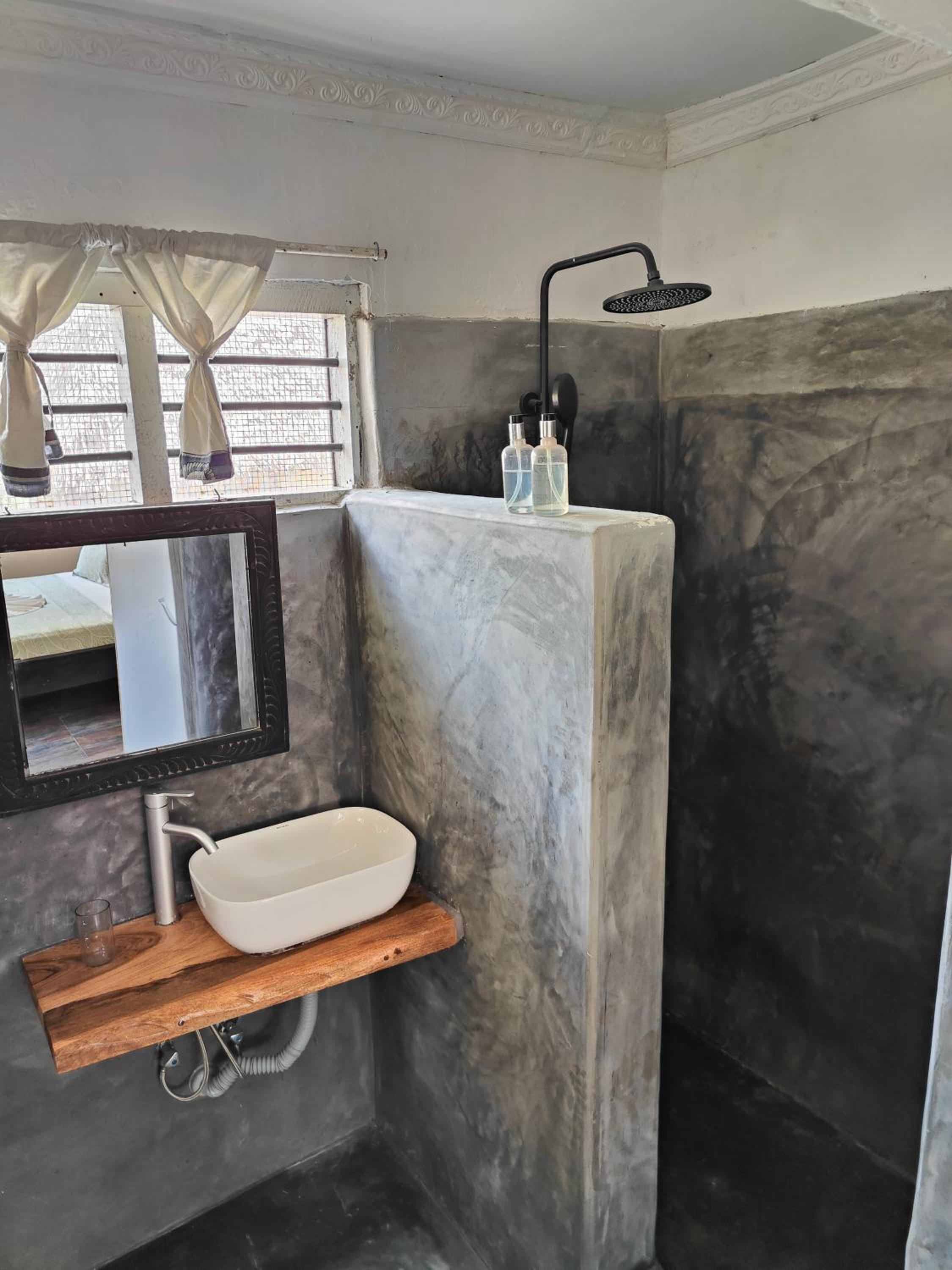 Double or Twin Room with Private Bathroom photo 2