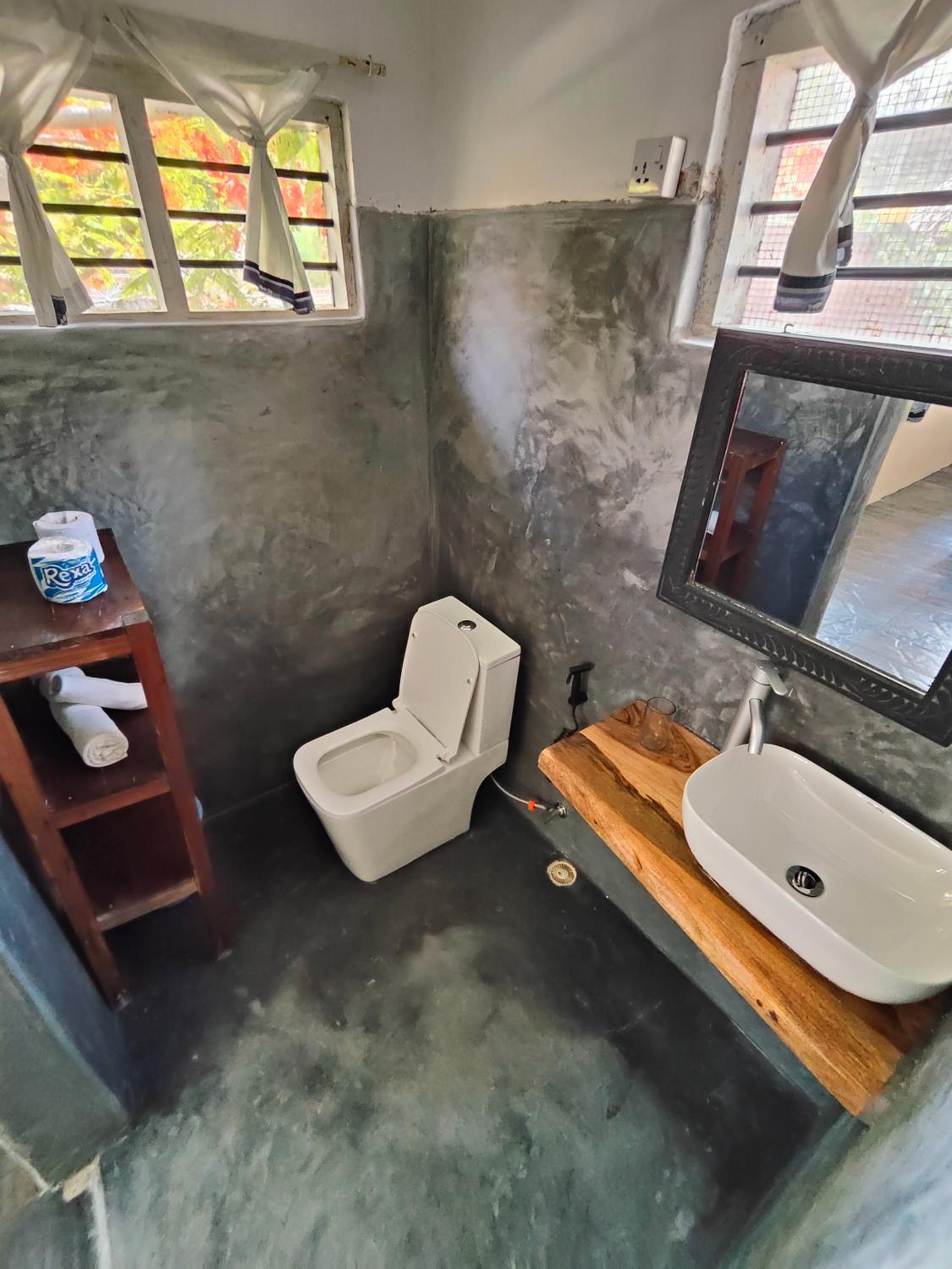 Double or Twin Room with Private Bathroom photo 3