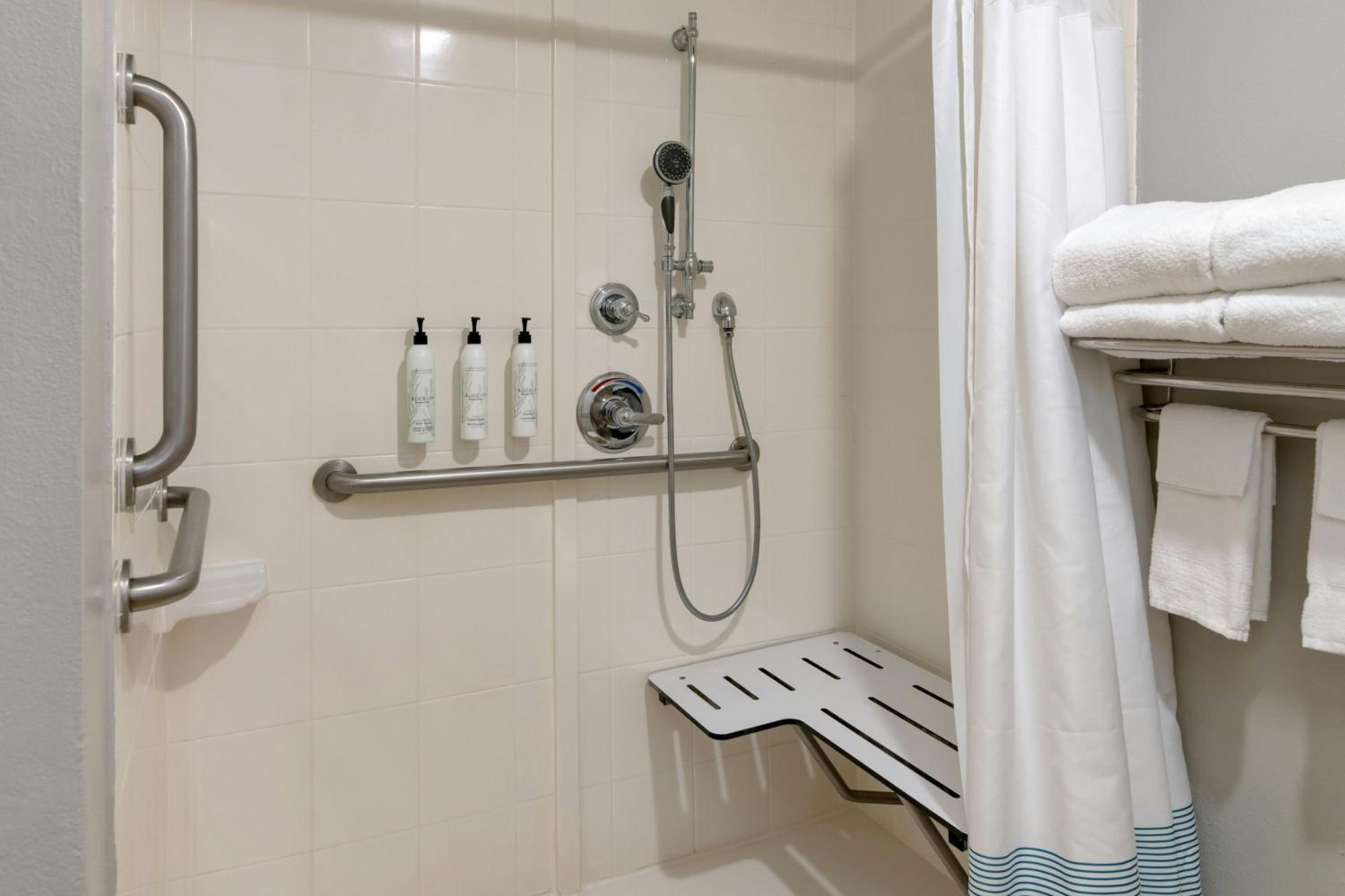 Studio with Two Queen Beds and Roll-In Shower - Mobility and Hearing Accessible photo 2
