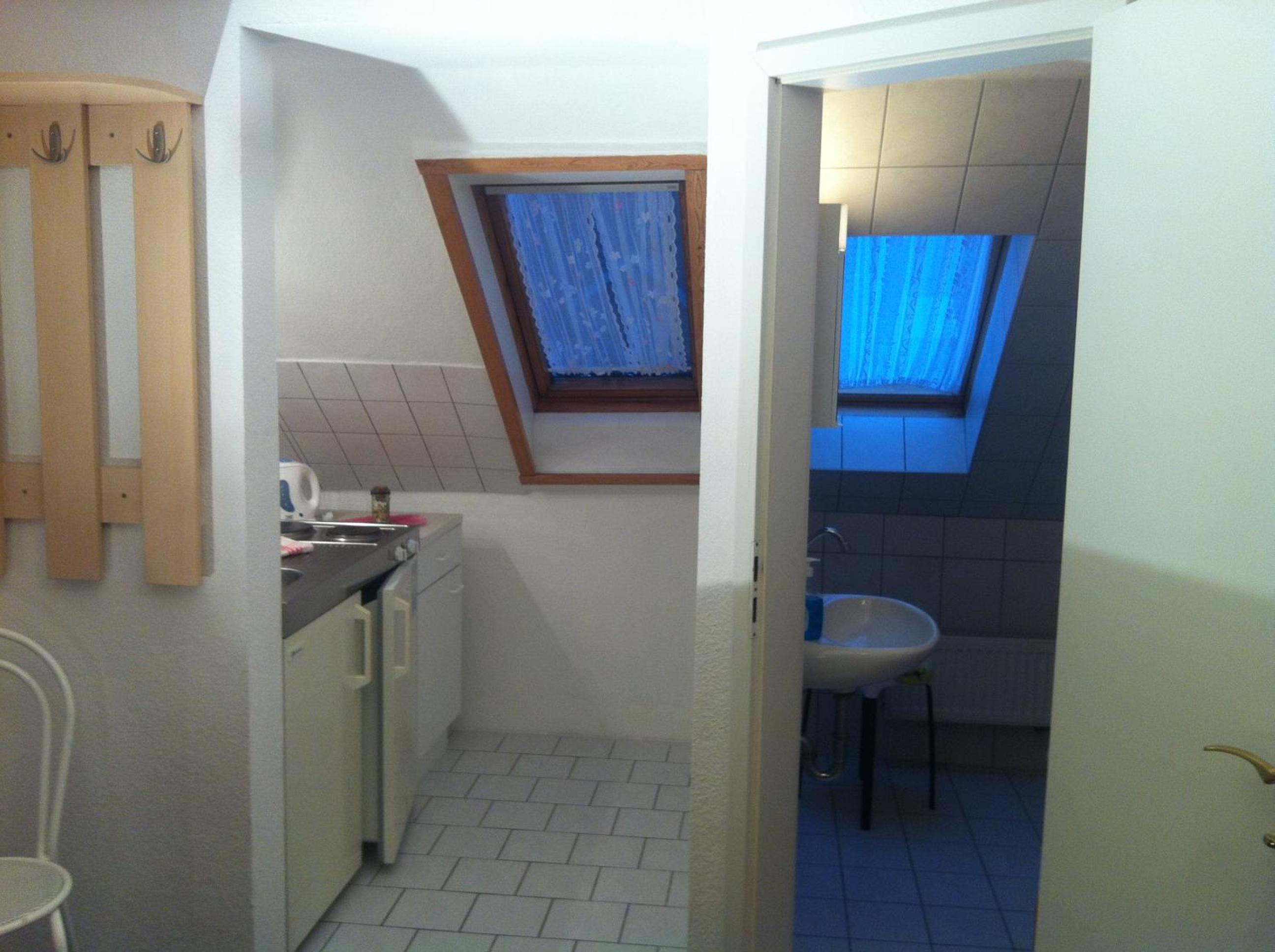Single Room with Private Bathroom photo 2
