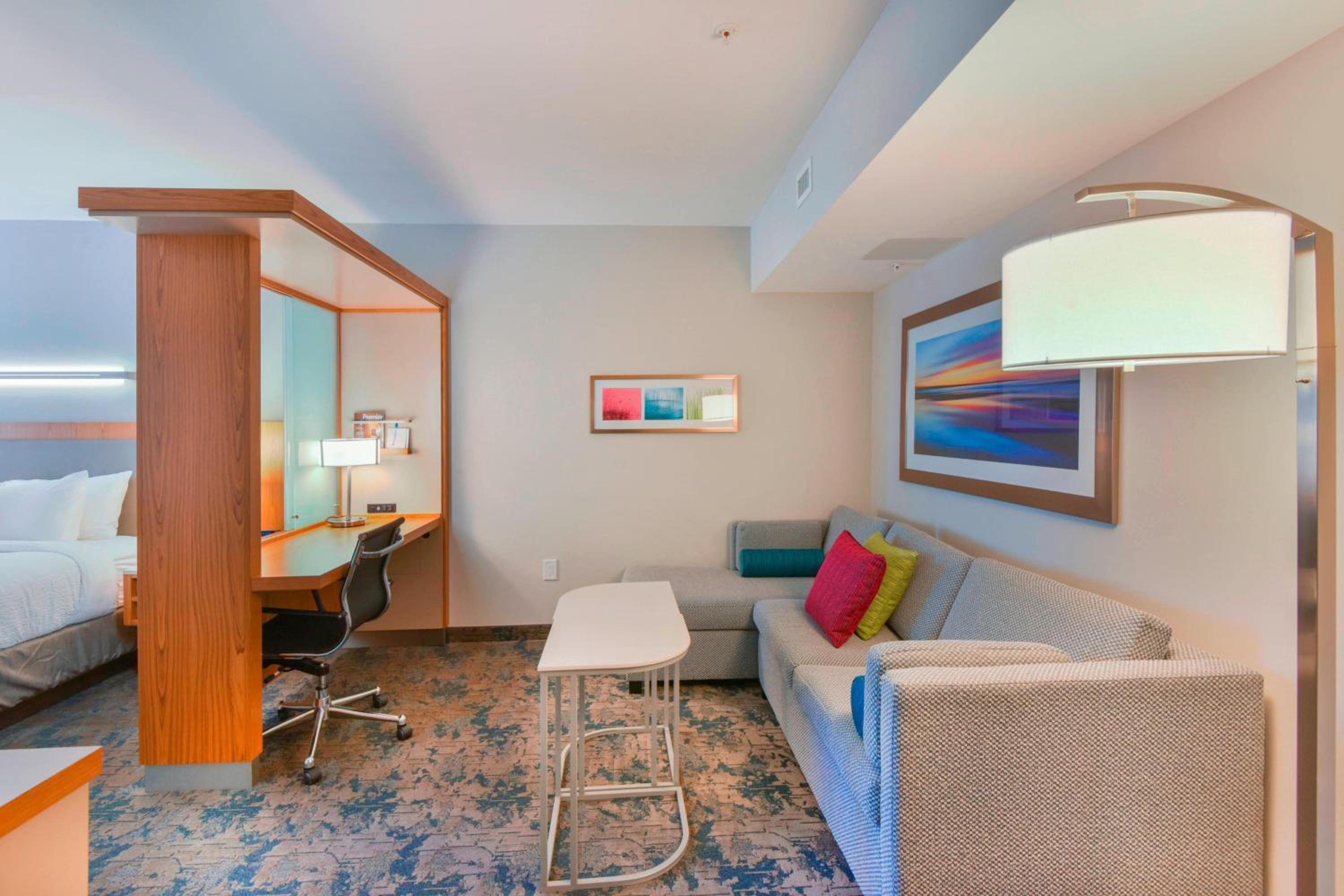 Queen Suite with Two Queen Beds, Bathtub and Trundle Sofa - Mobility Access photo 3