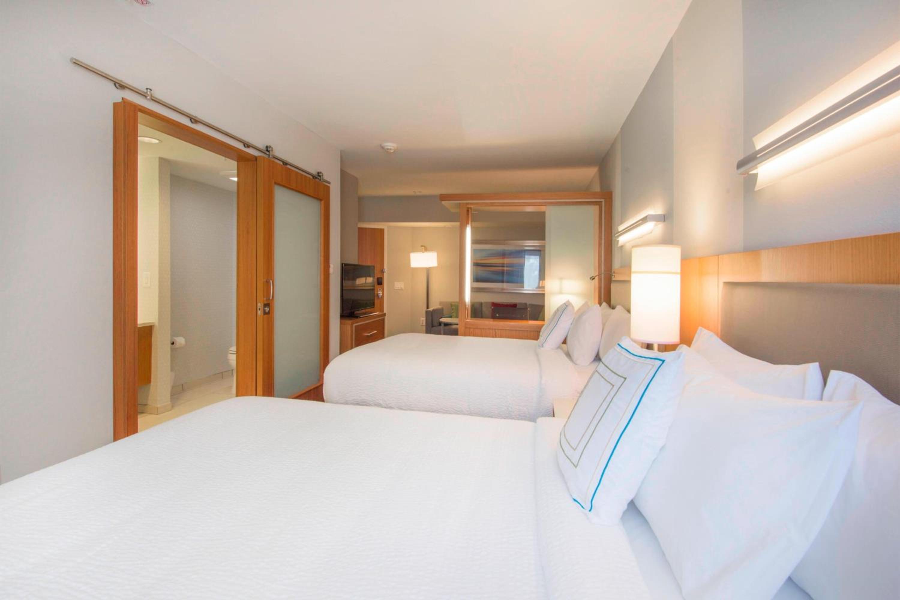Queen Suite with Two Queen Beds and Sofa Bed - Hearing Accessible