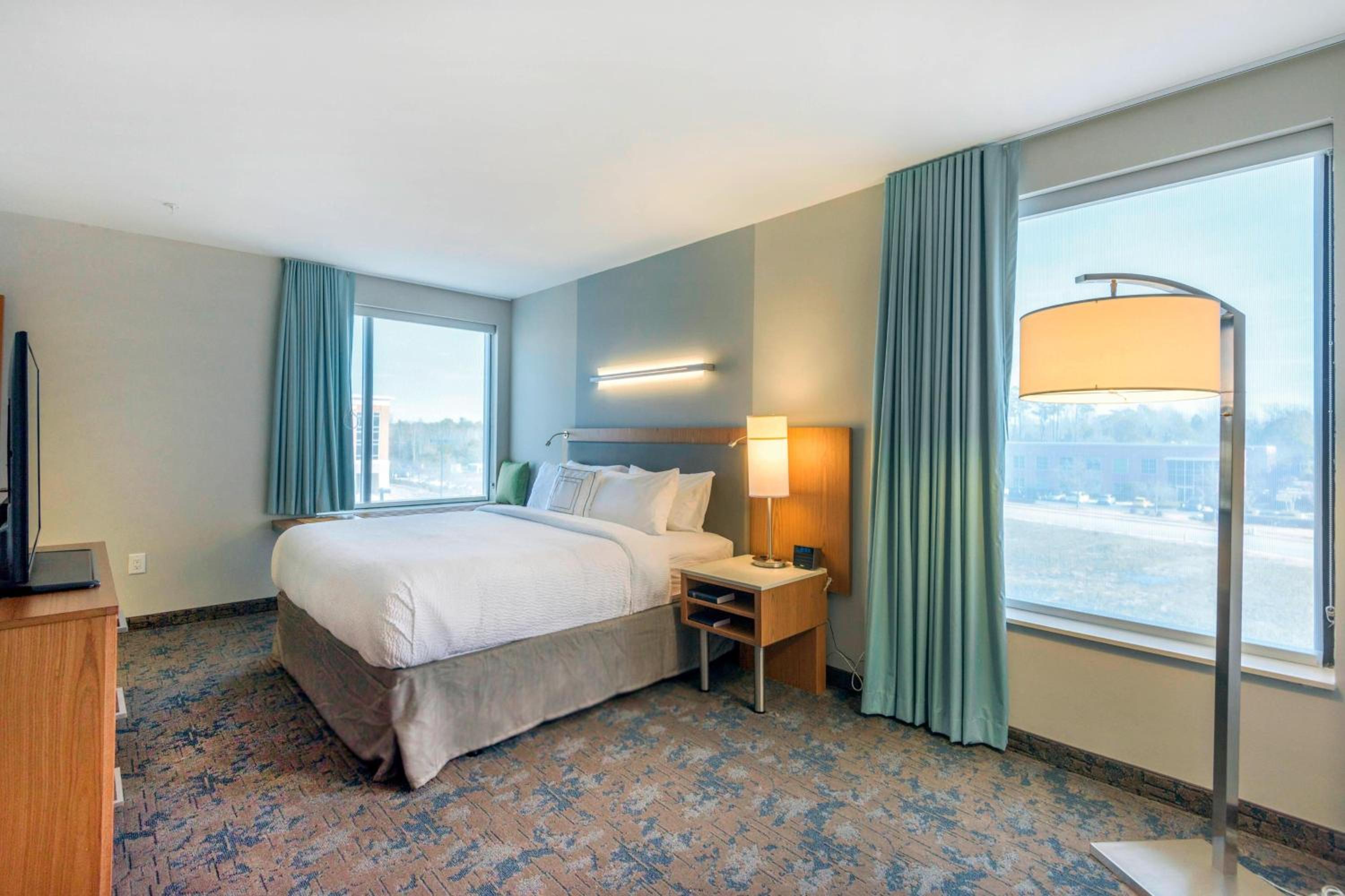 One-Bedroom King Suite with Trundle Sofa - Hearing Accessible photo 2