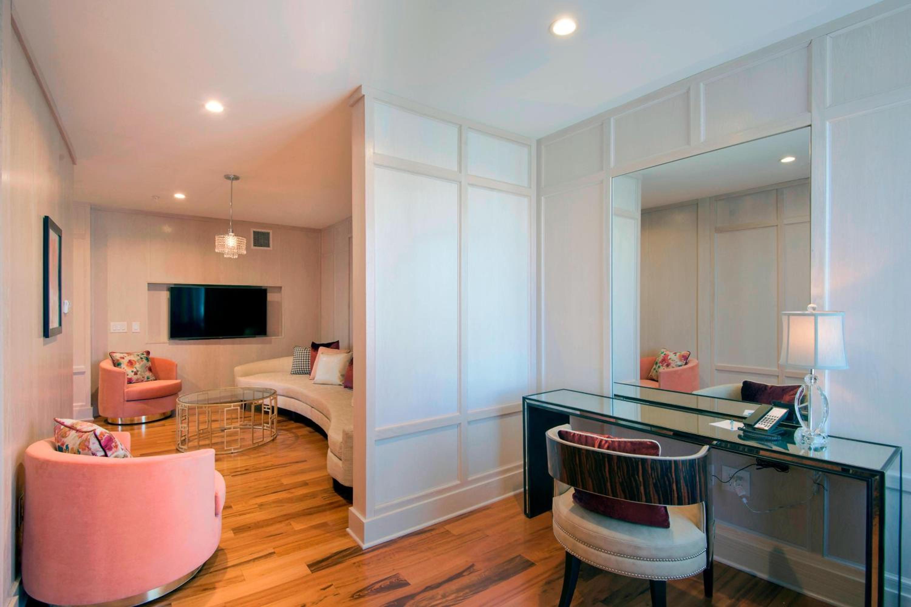 One-Bedroom King Suite