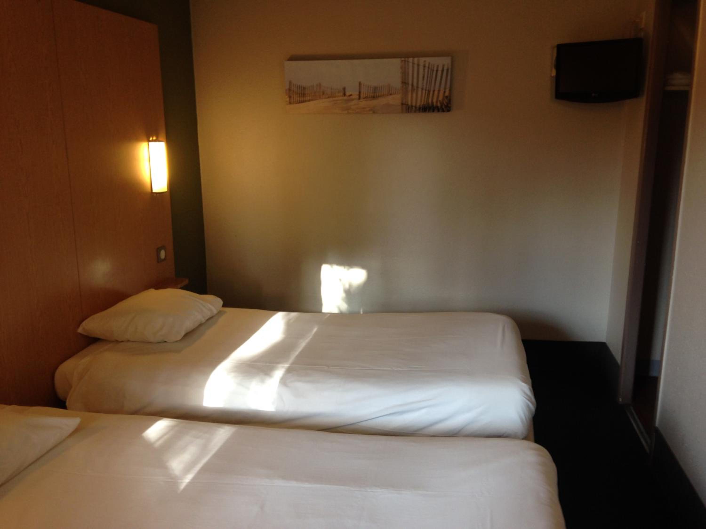 Twin Room - Photo 1