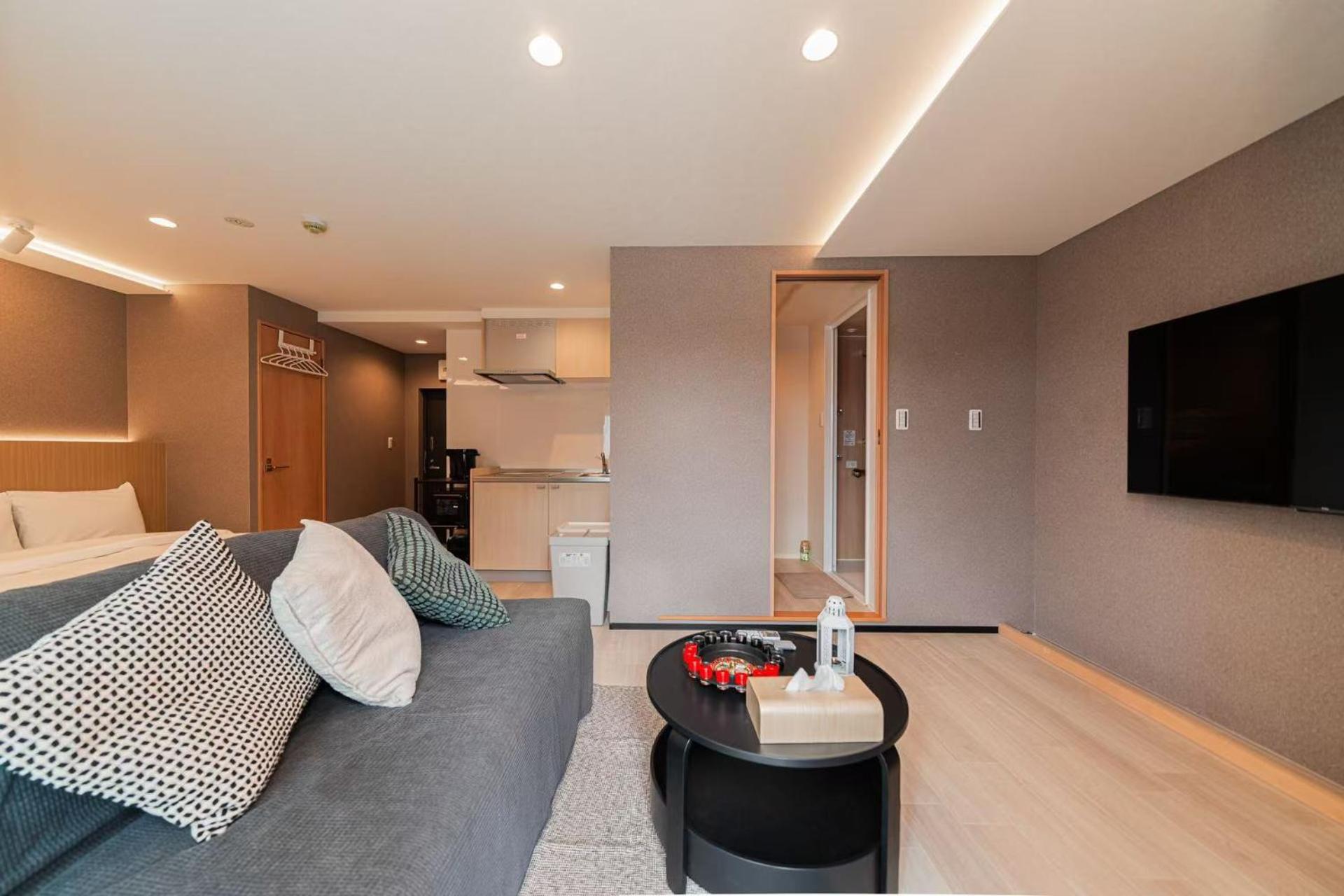 One-Bedroom Apartment with View photo 3