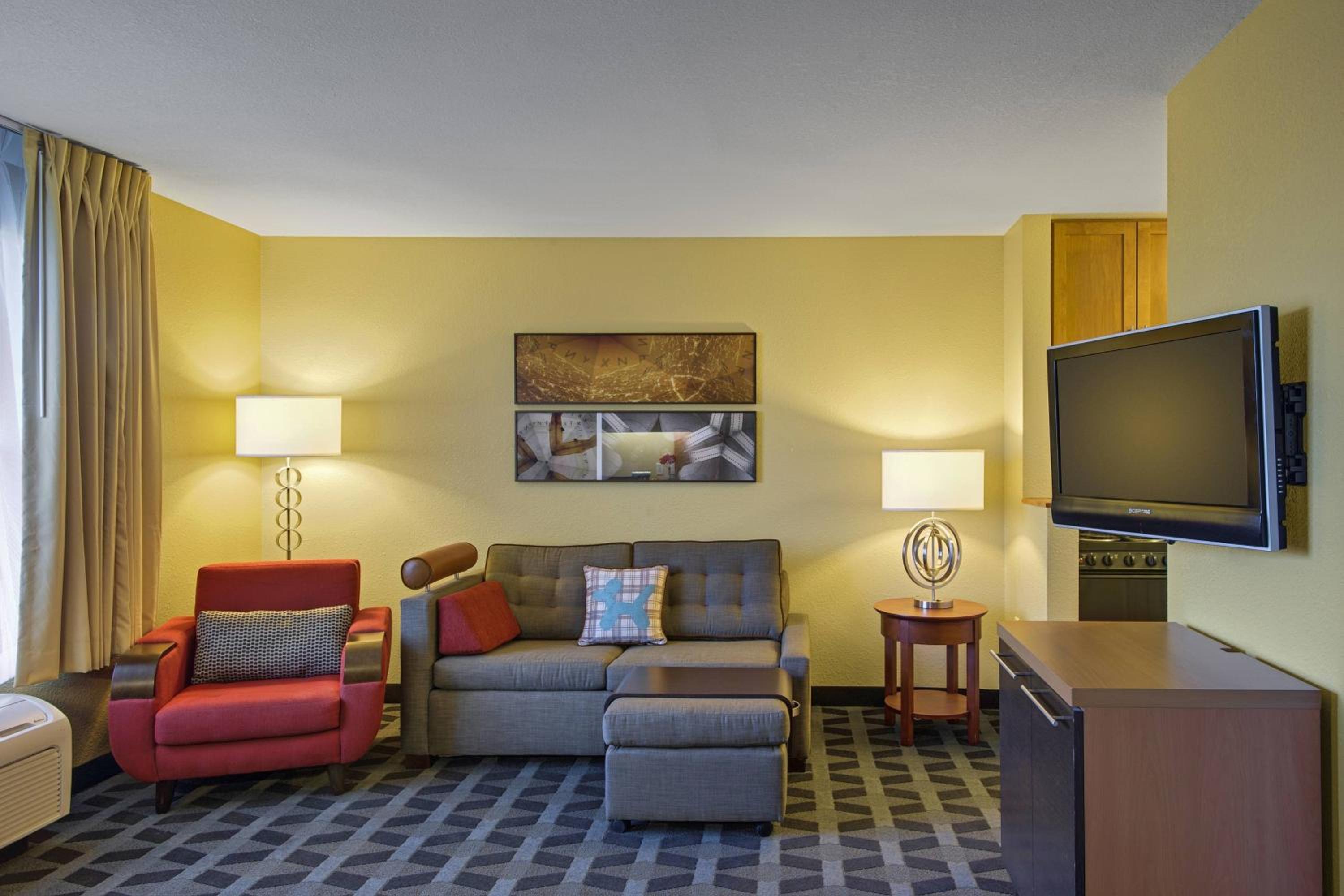 Queen Studio with Sofa Bed - Hearing Accessible