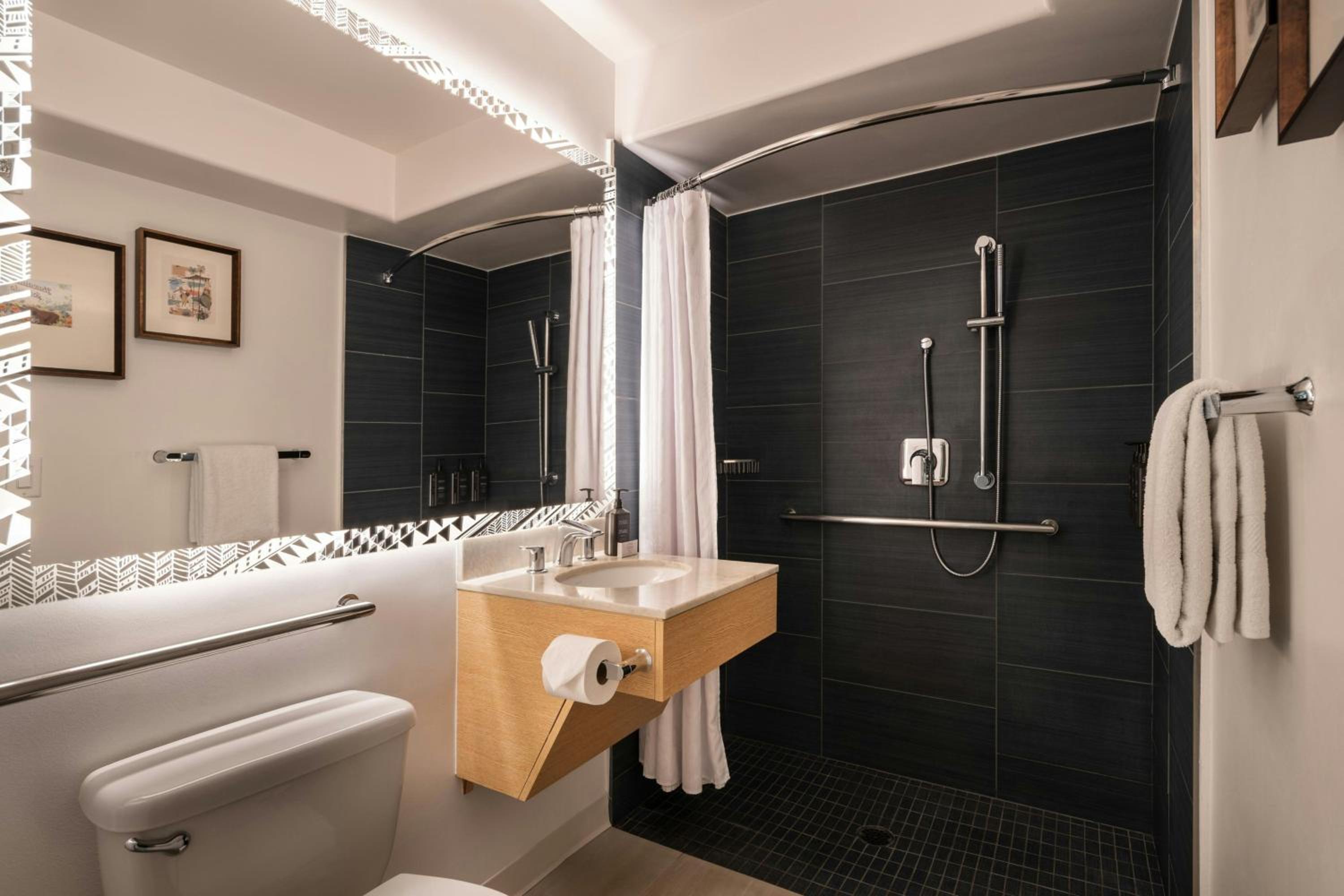 King Room with Garden View - Hearing Accessible