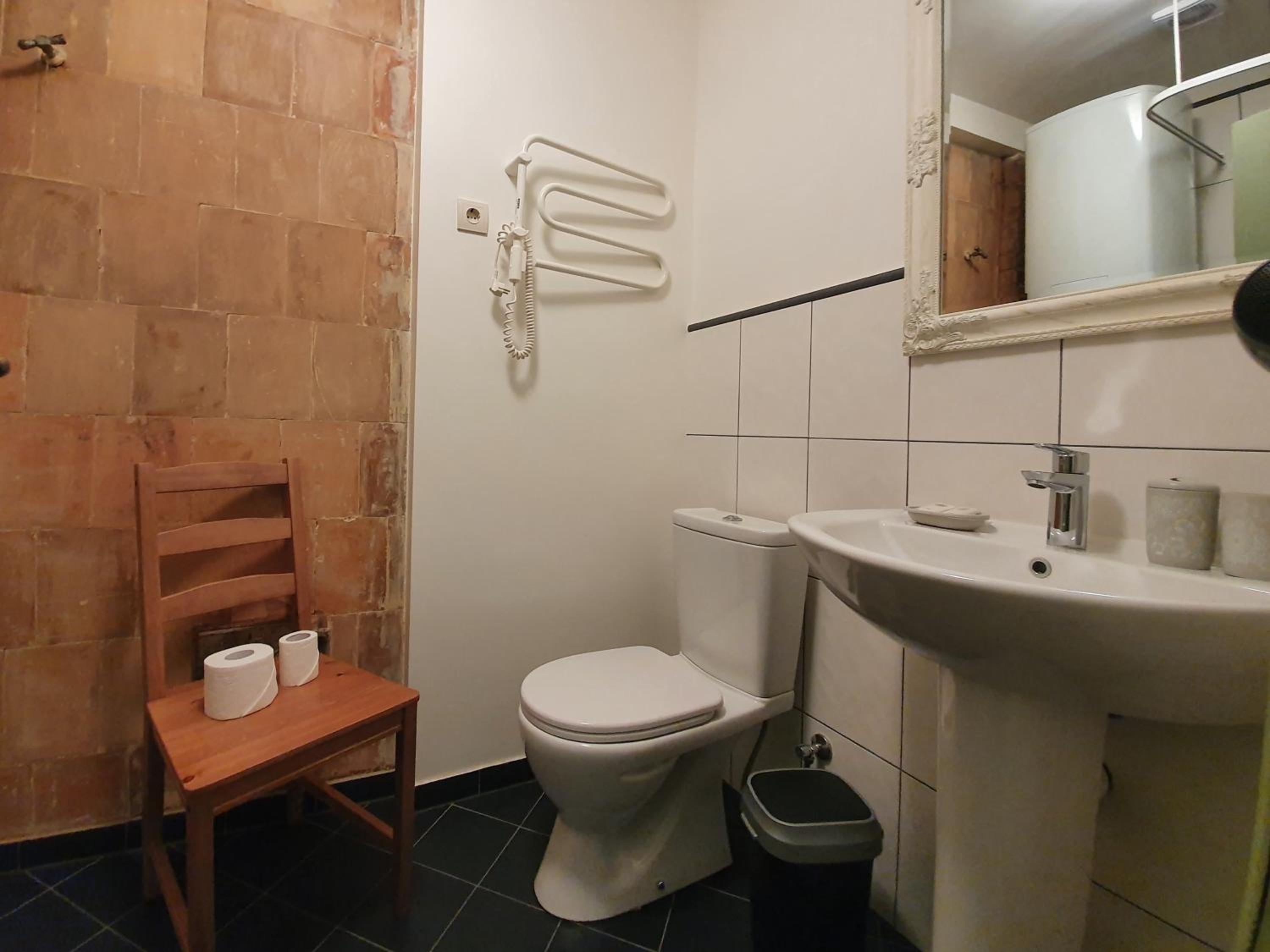 One-Bedroom Apartment - Non-Smoking