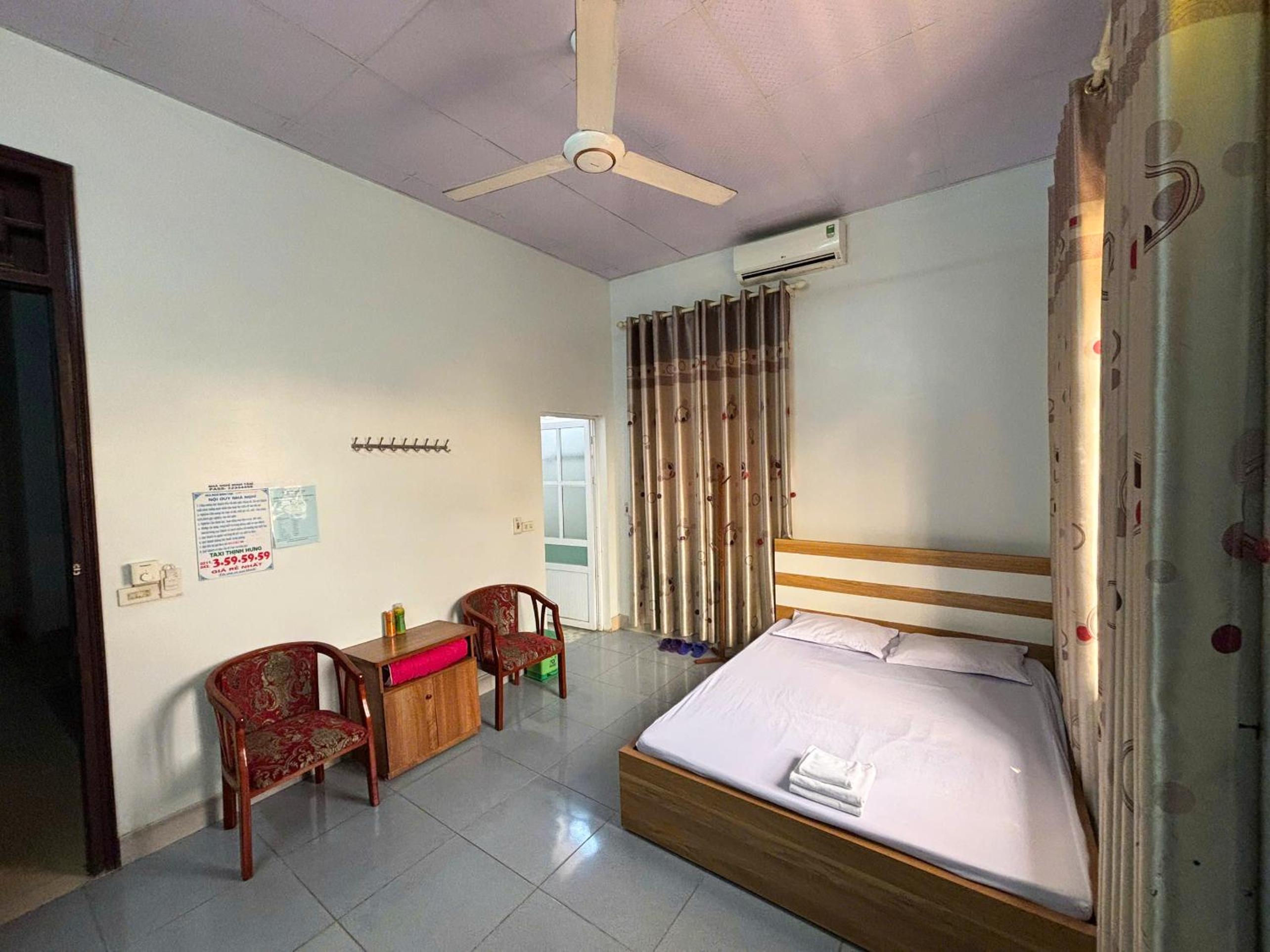 Twin Room - Photo 2