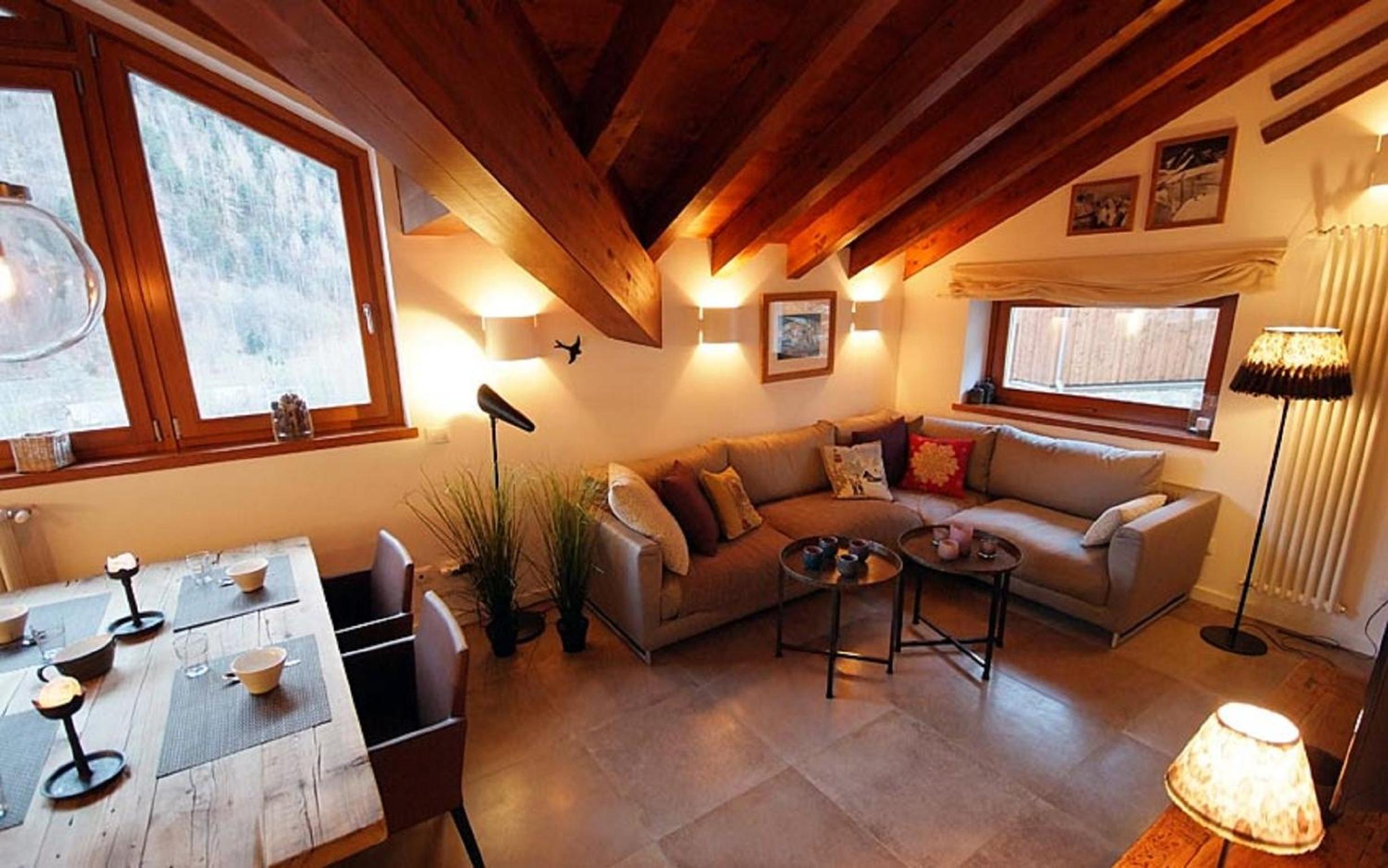 Deluxe Two-Bedroom Apartment with Garden photo 1