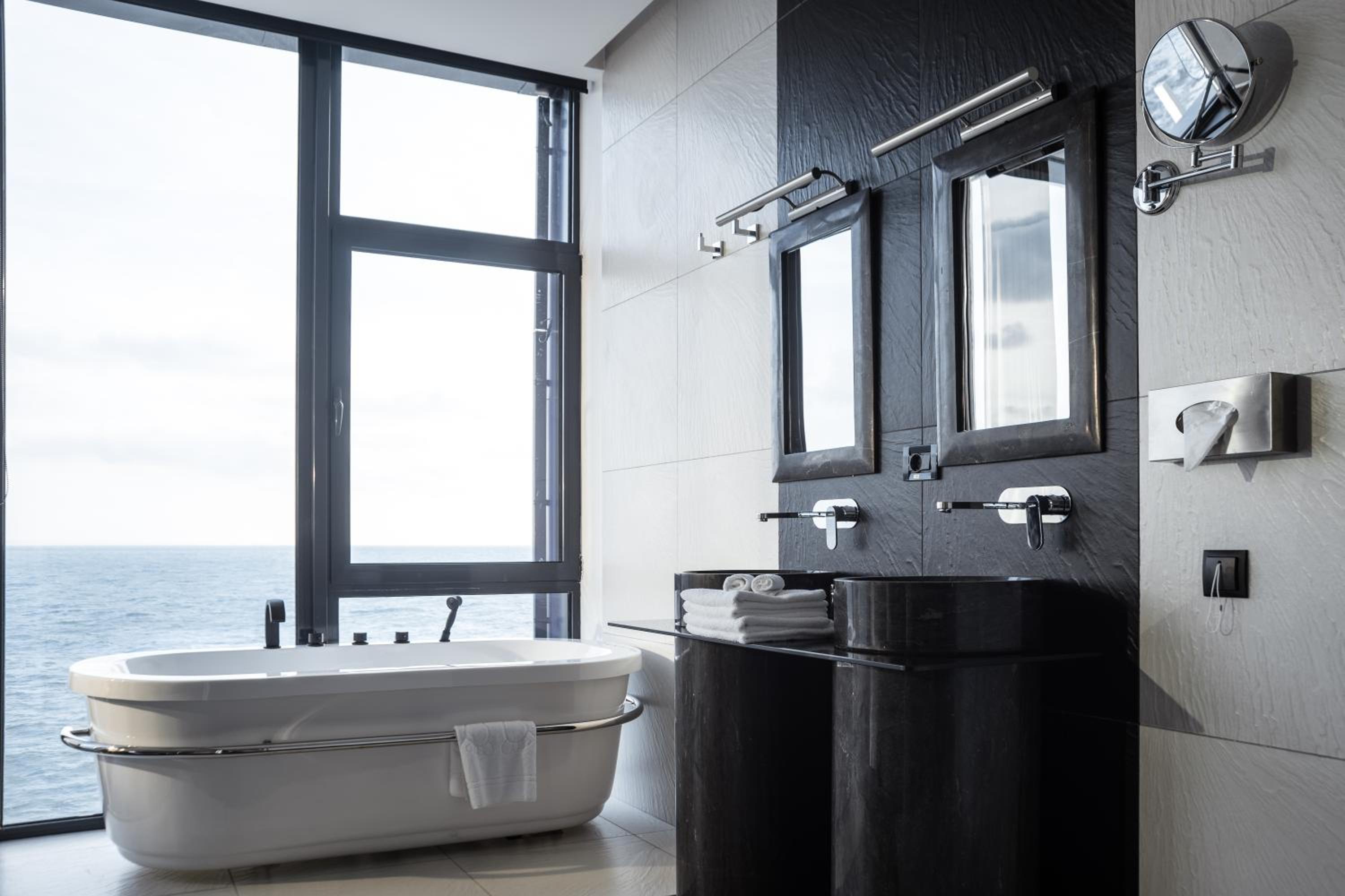 Panoramic Suite with Sea View