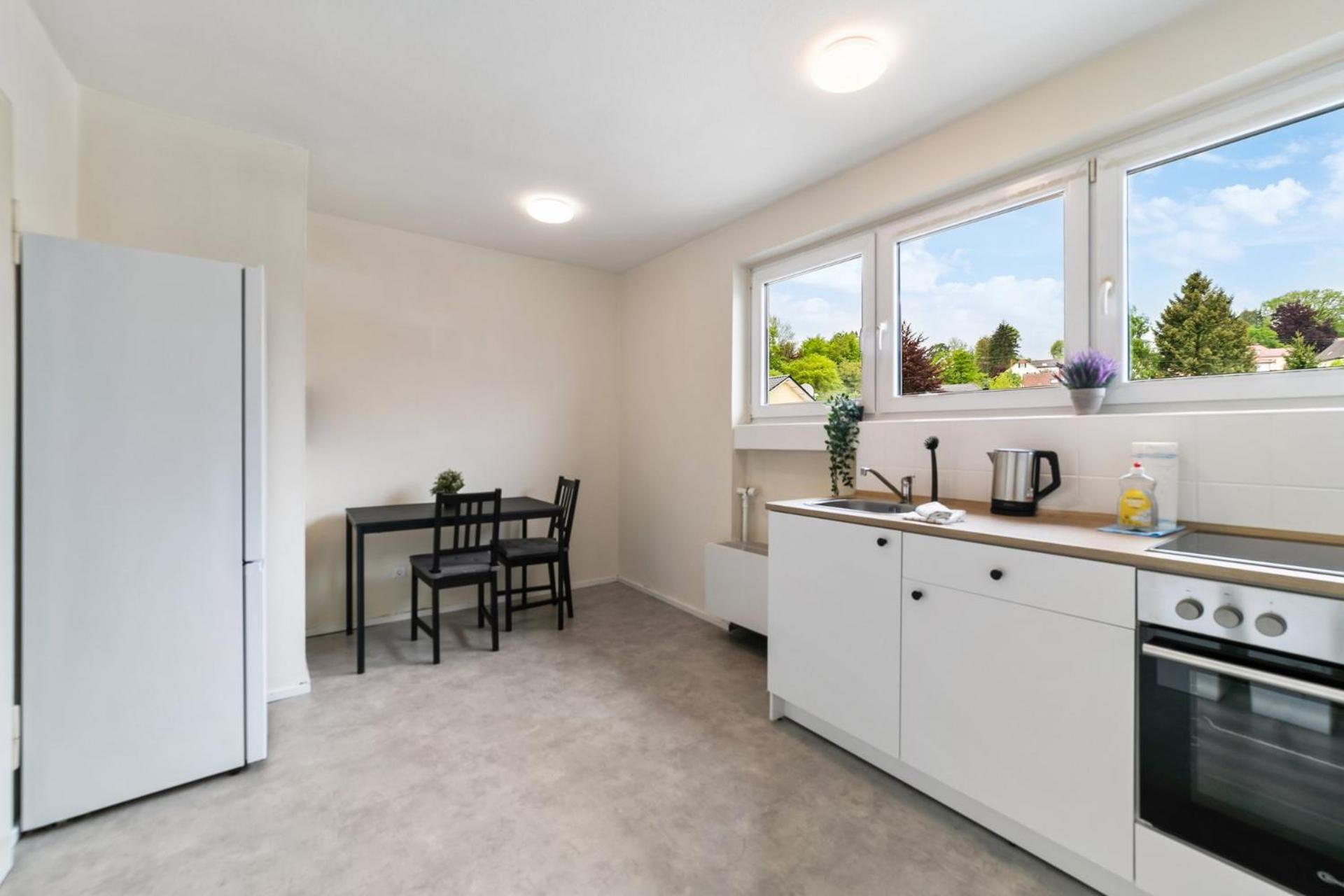 Four-Bedroom Apartment with Balcony  photo 2