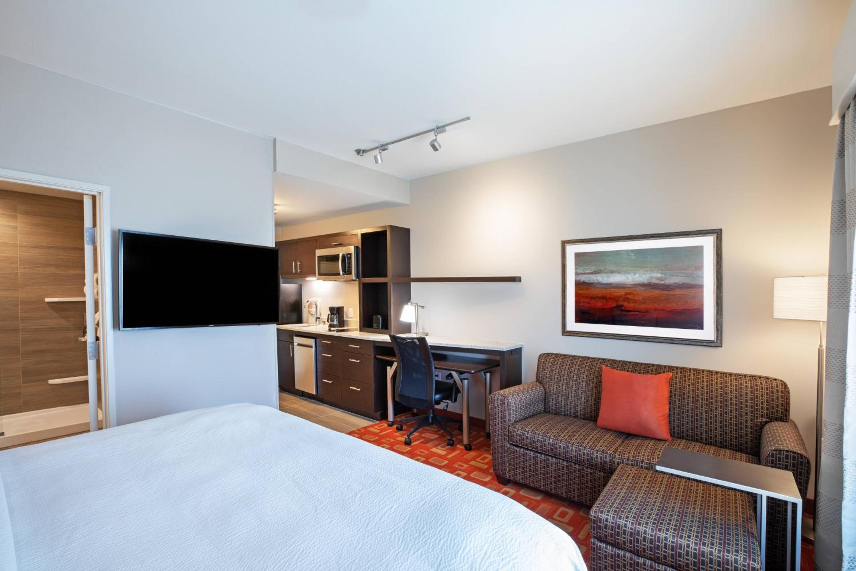 Studio King Suite with Sofa Bed  and Tub - Mobility Accessible photo 1