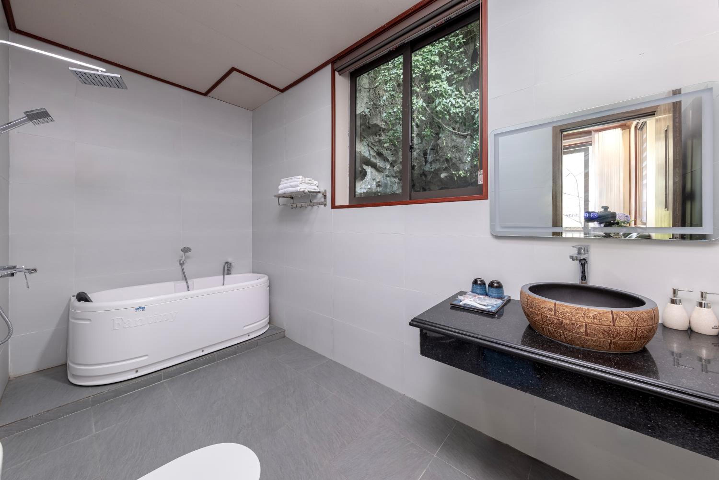 Deluxe Double Room with Balcony photo 3