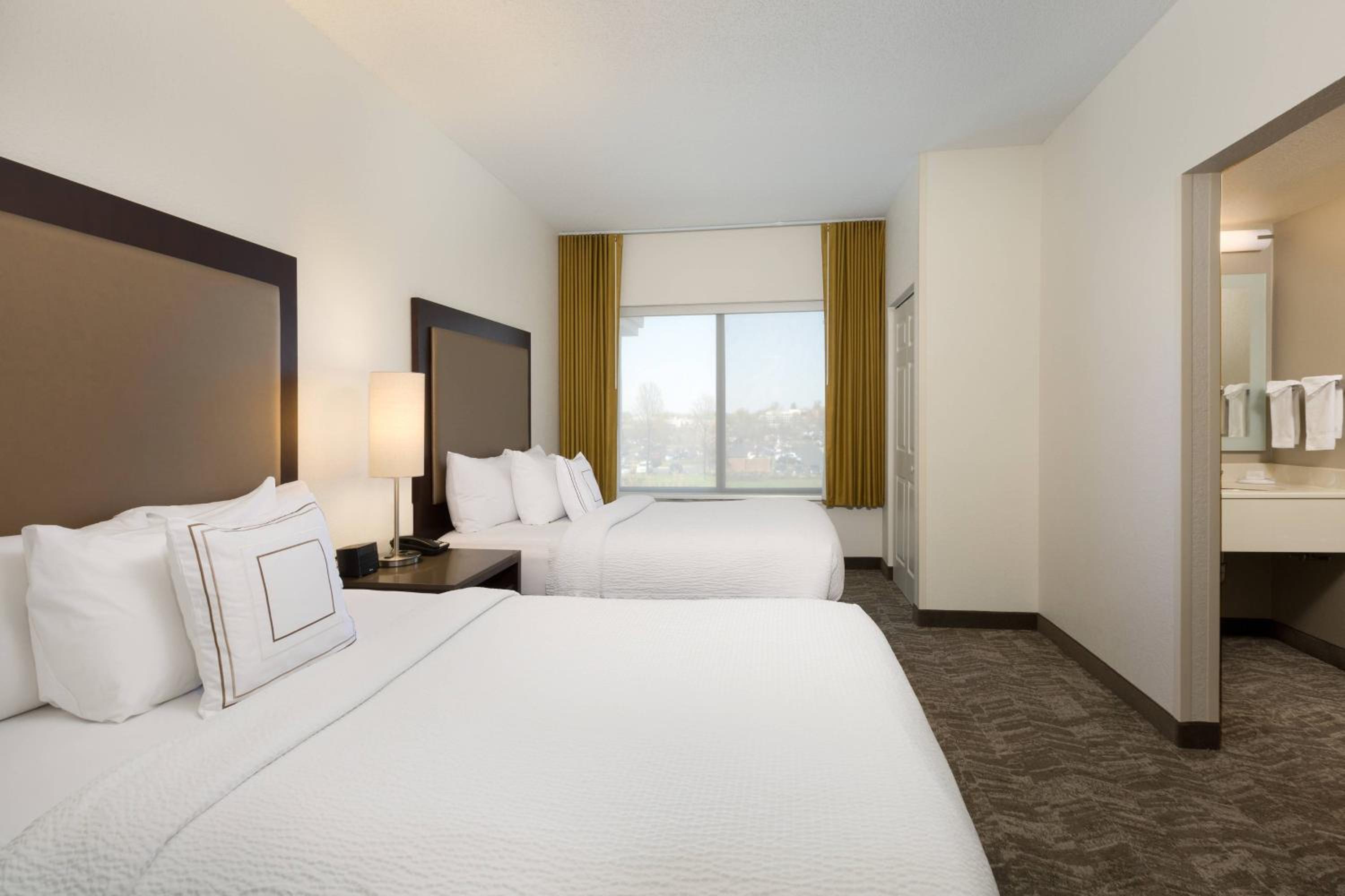 Suite with Two Double Beds and Adapted Tub - Mobility and Hearing Accessible photo 2