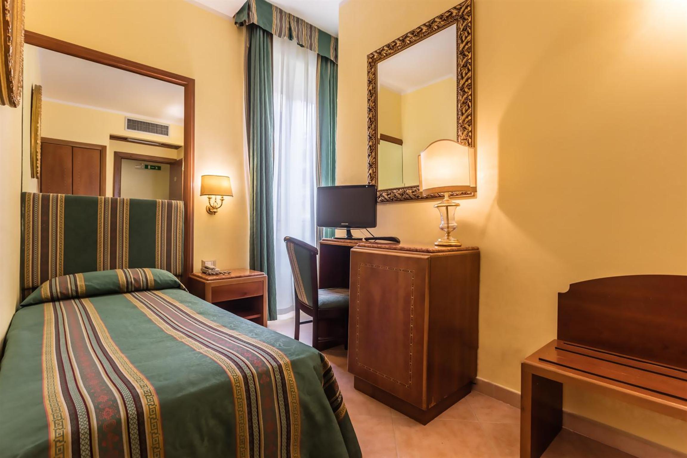 Single Room photo 3
