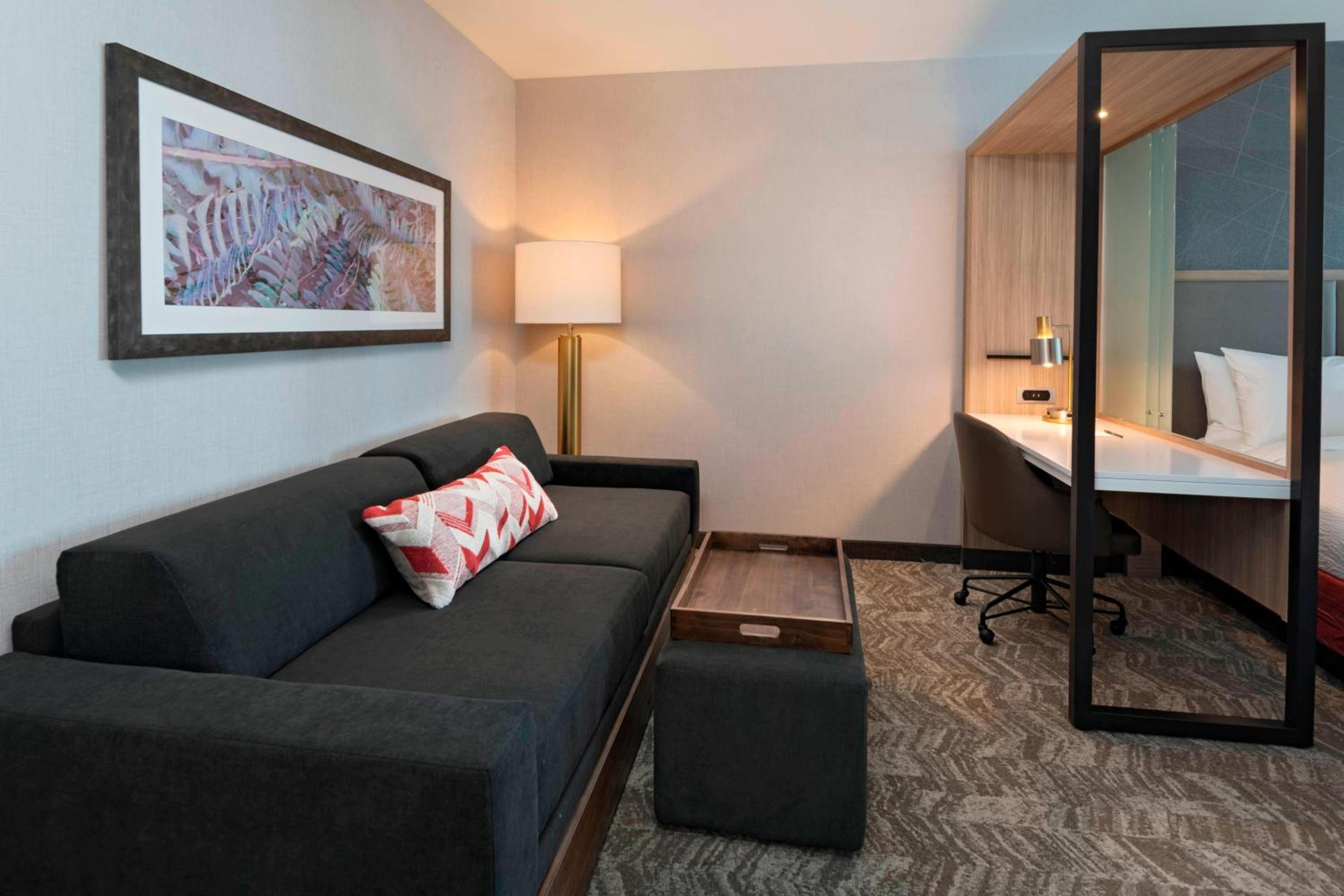 Queen Suite with Roll-In Shower - Mobility Accessible