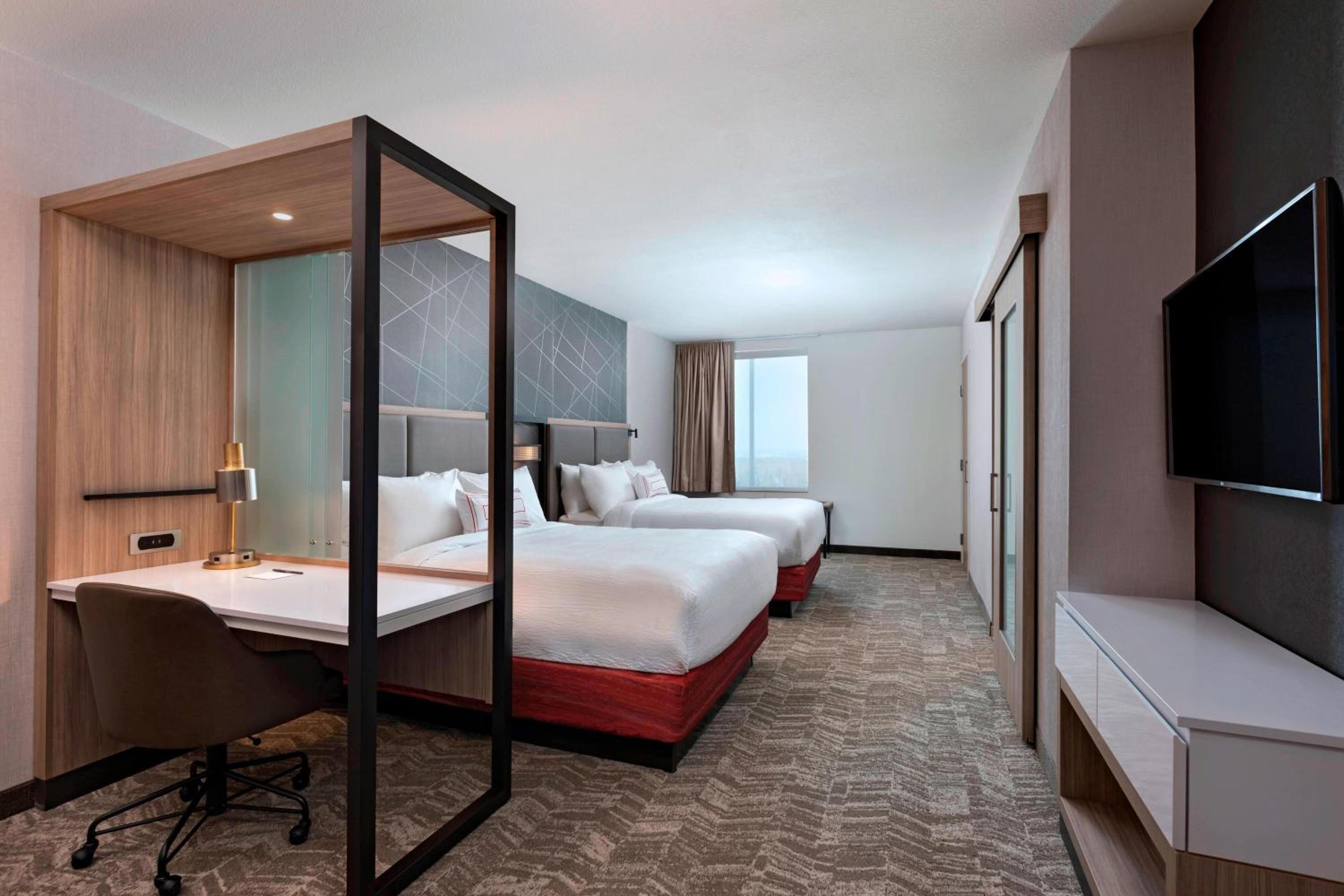 Queen Suite with Roll-In Shower - Mobility Accessible photo 3