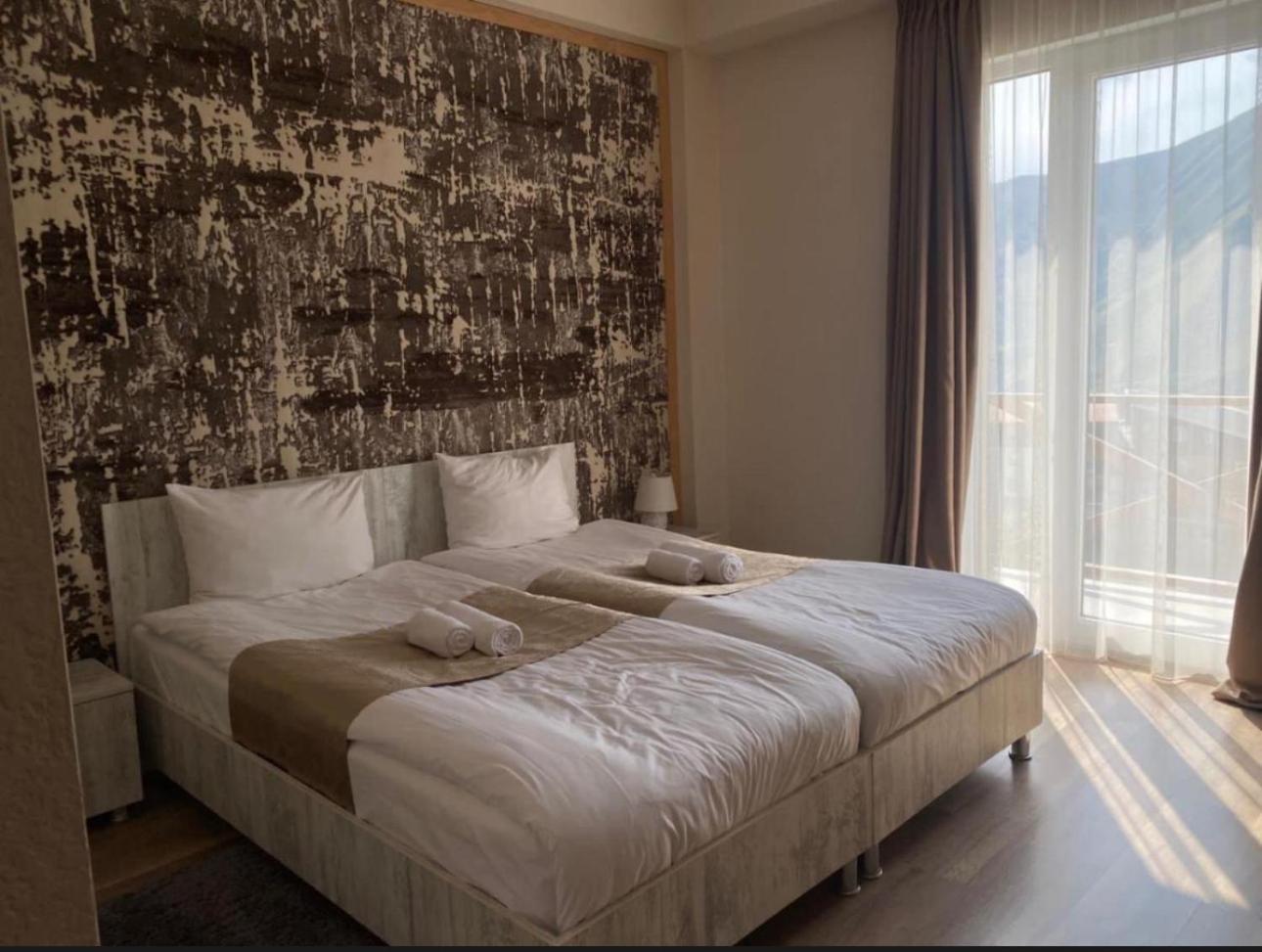 Double or Twin Room with Mountain View