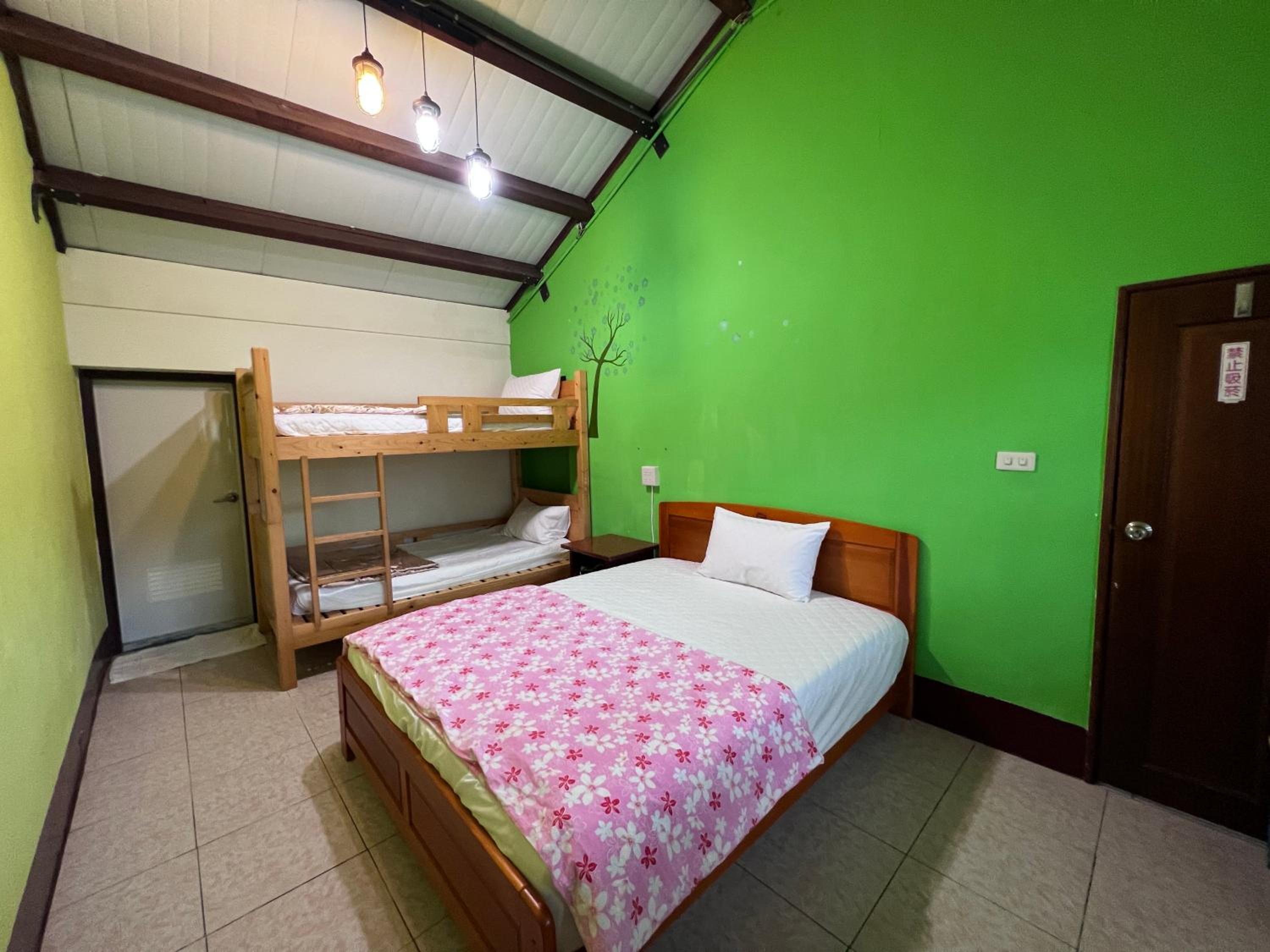Standard Quadruple Room photo 2
