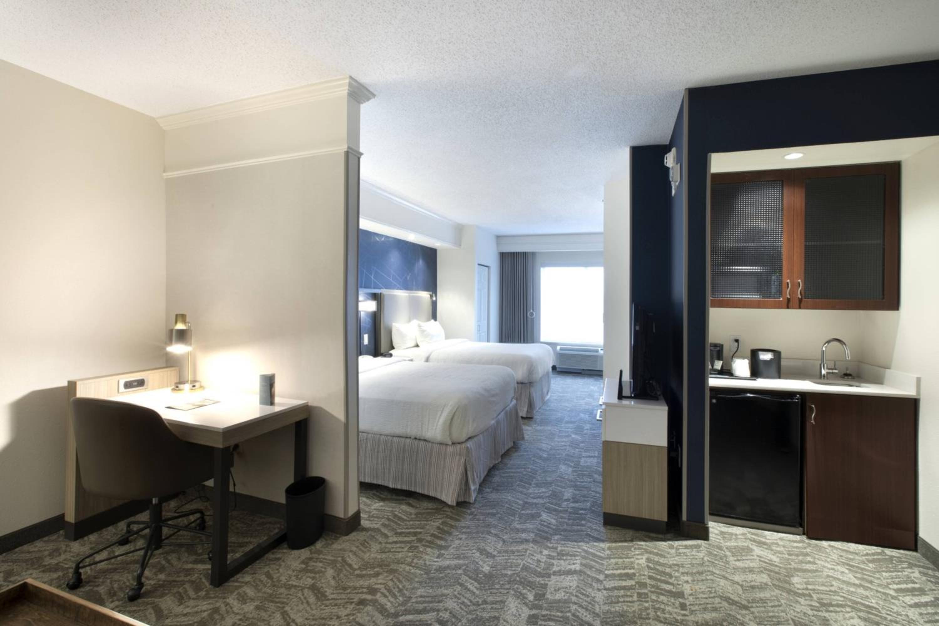 Queen Suite with Two Queen Beds and Trundle Sofa - Hearing Accessible - Photo 5