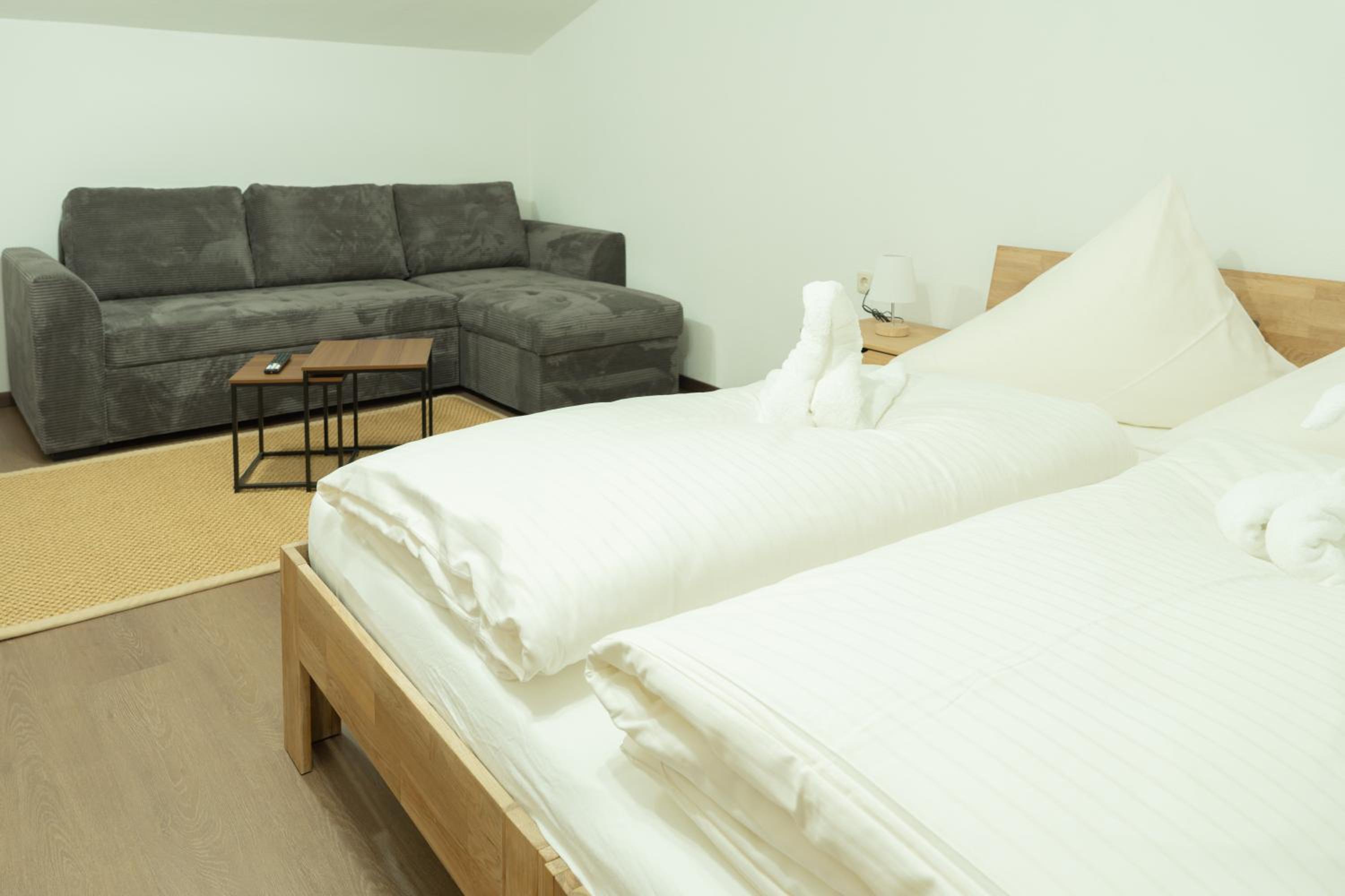 Two-Bedroom Apartment with Balcony photo 3