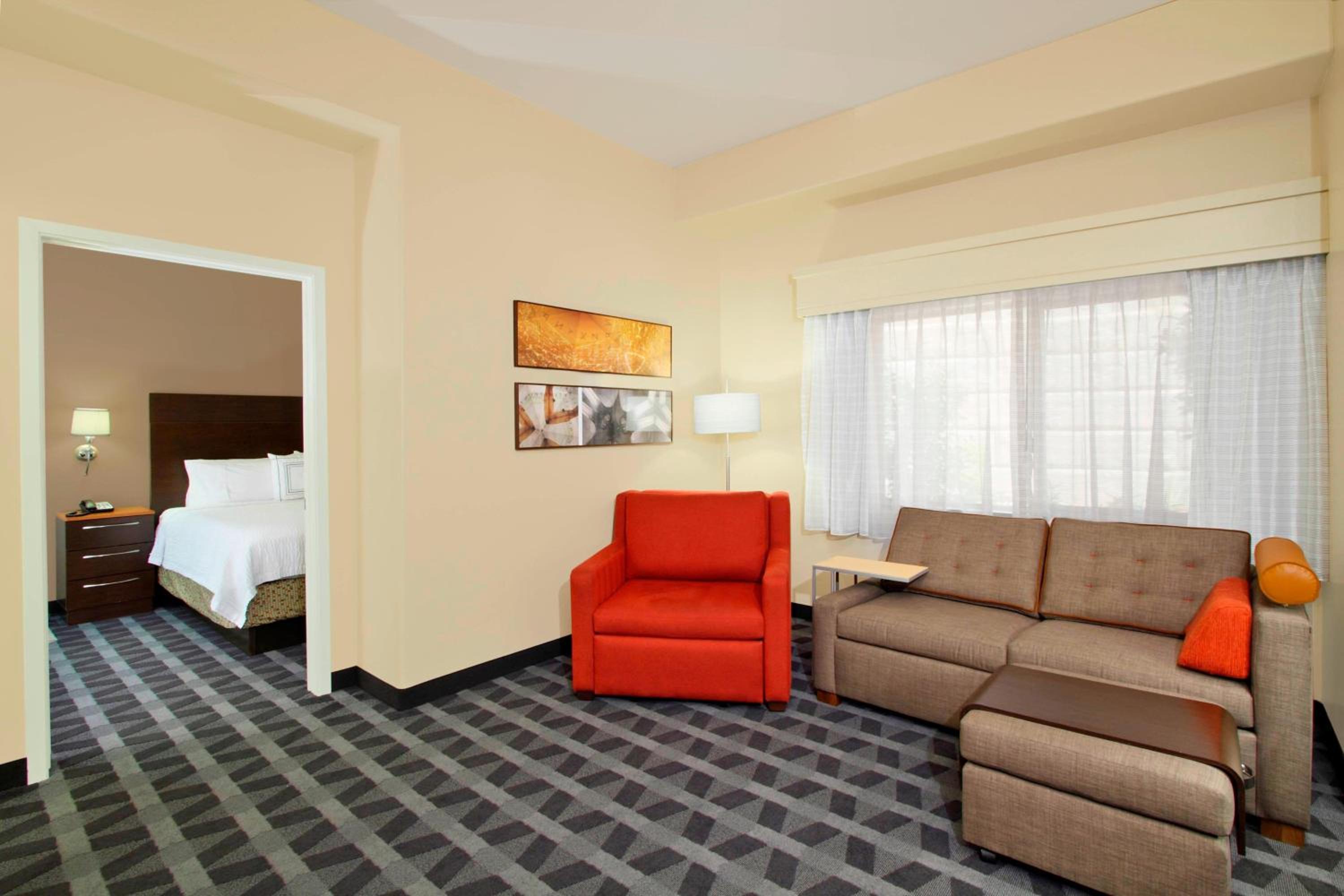 One-Bedroom King Suite with Sofa Bed and Adapted Tub - Mobility and Hearing Accessible