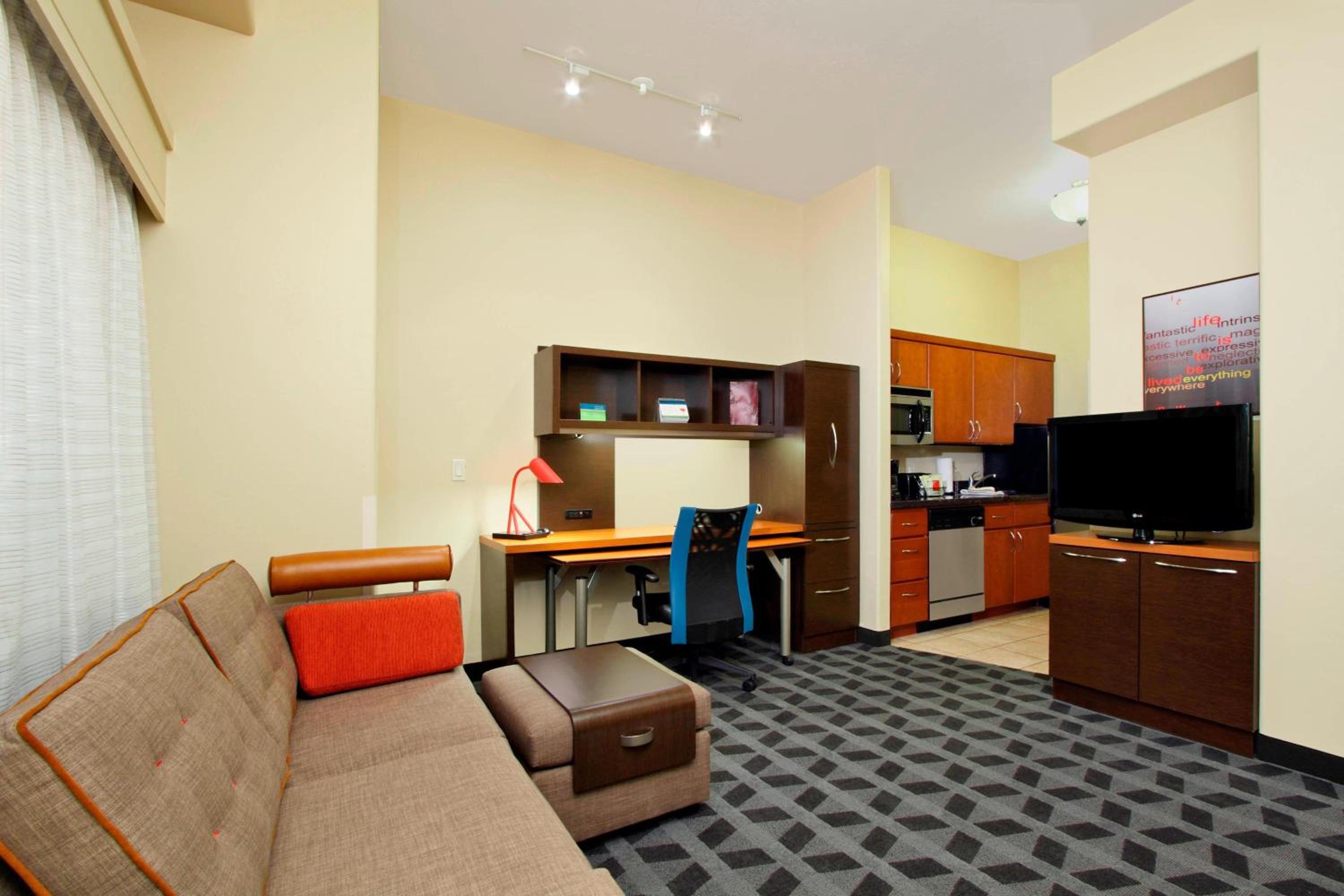 One-Bedroom King Suite with Sofa Bed and Adapted Tub - Mobility and Hearing Accessible photo 3