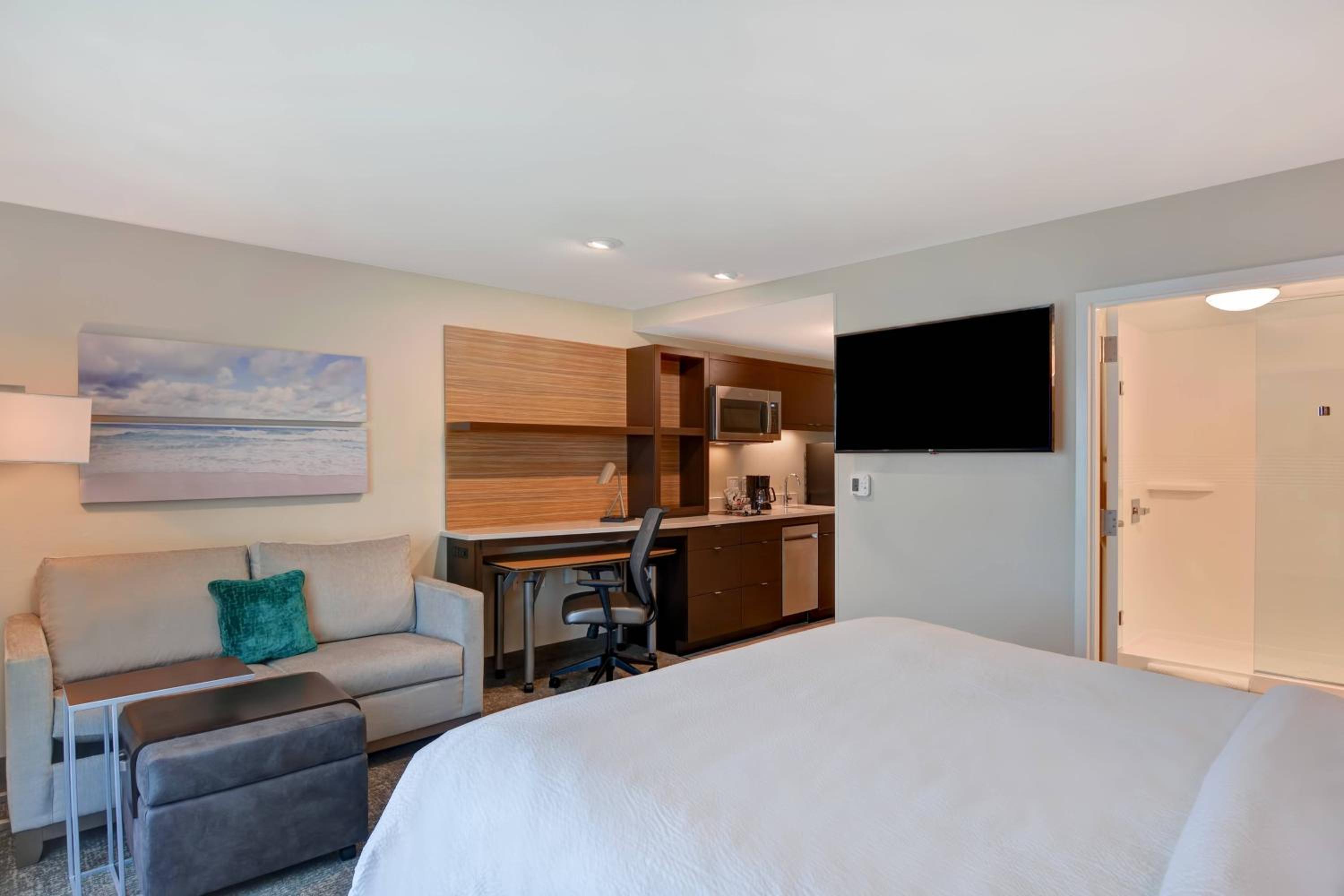 King Studio with Sofa Bed - Mobility/Hearing Accessible w/Roll In Shower