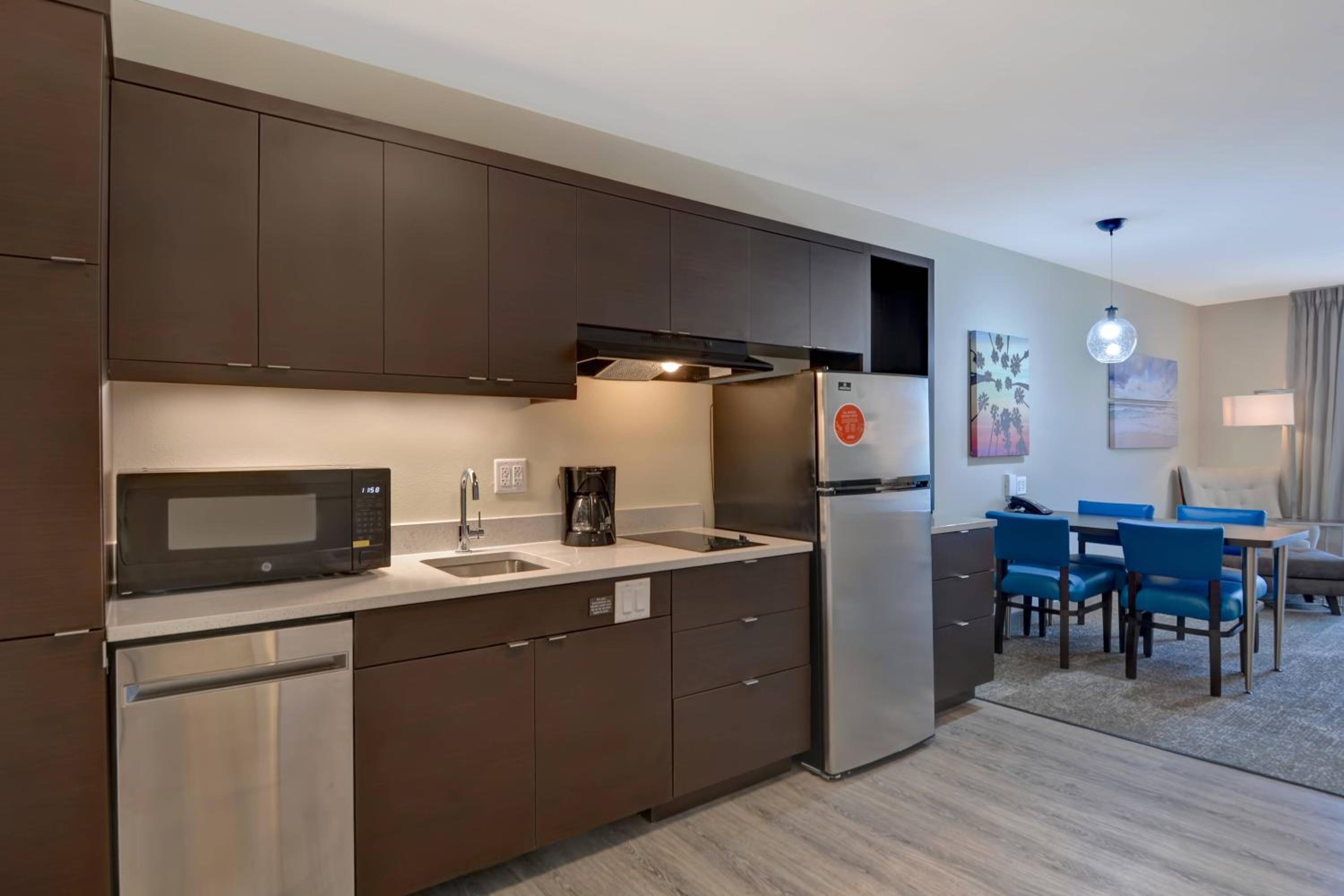 One-Bedroom Queen Suite with Sofa Bed - Mobility Accessible w/Roll In Shower