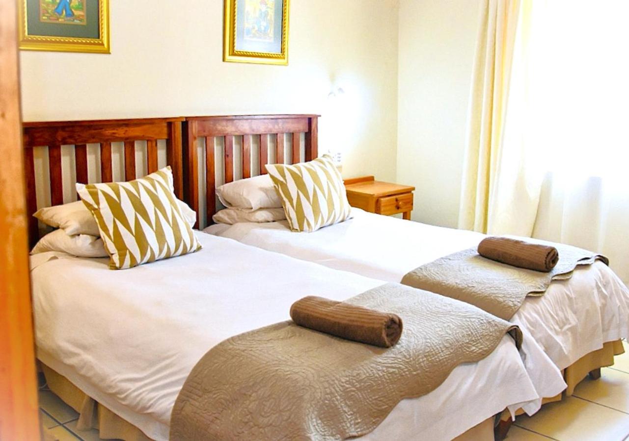 Twin Room with Bath photo 3