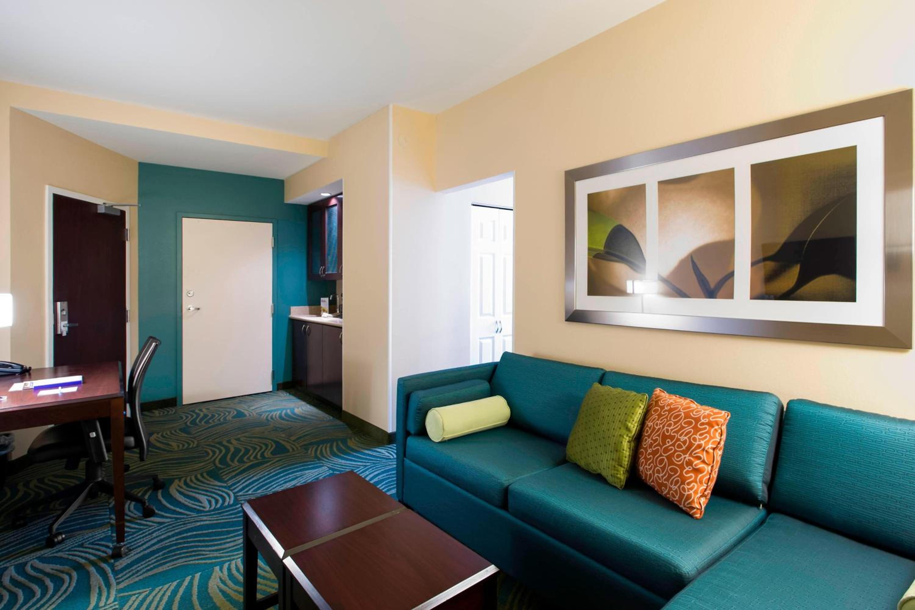 King Suite with Specialty Bathtub and Sofa Bed - Photo 3