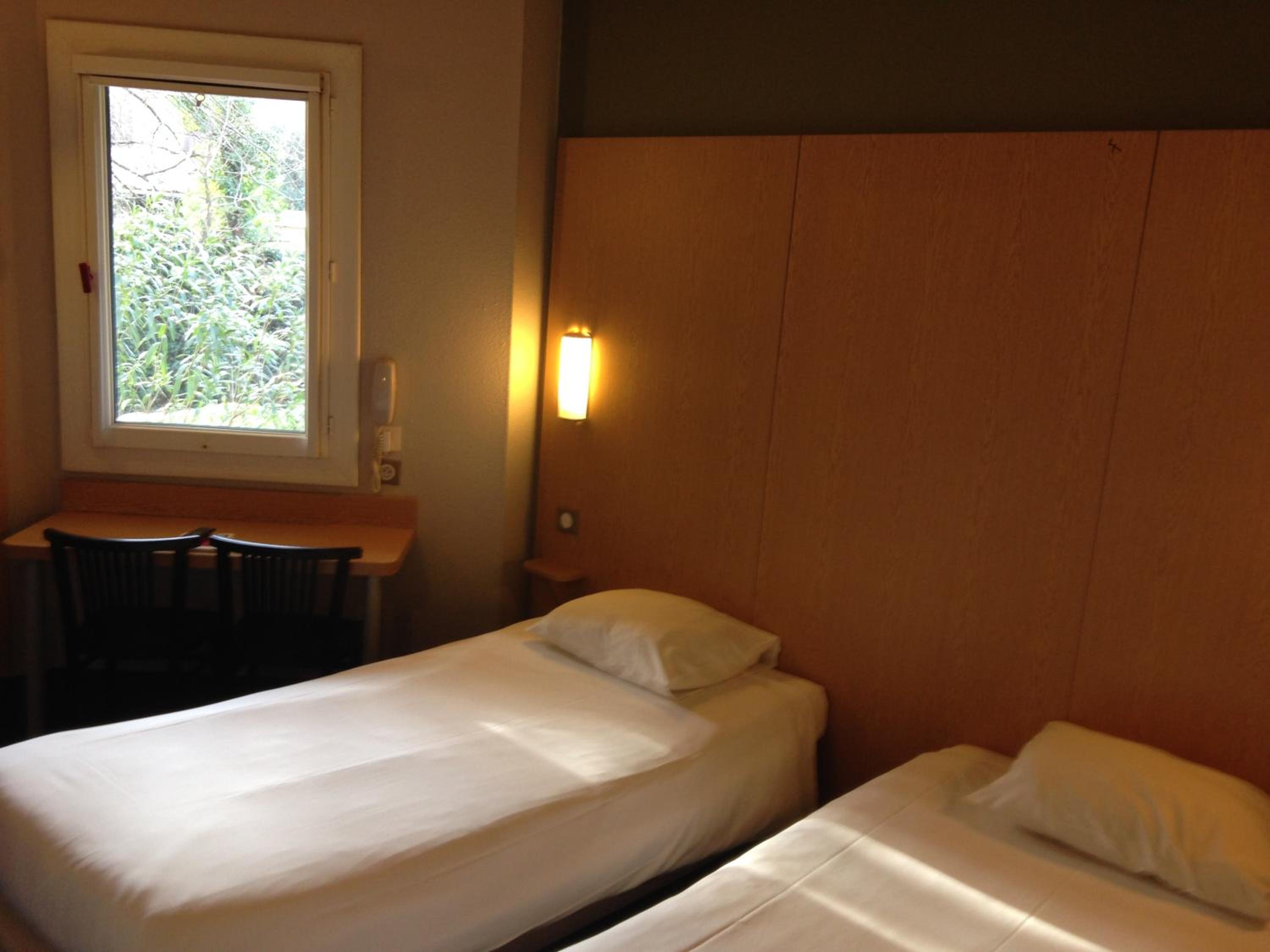 Twin Room - Photo 7
