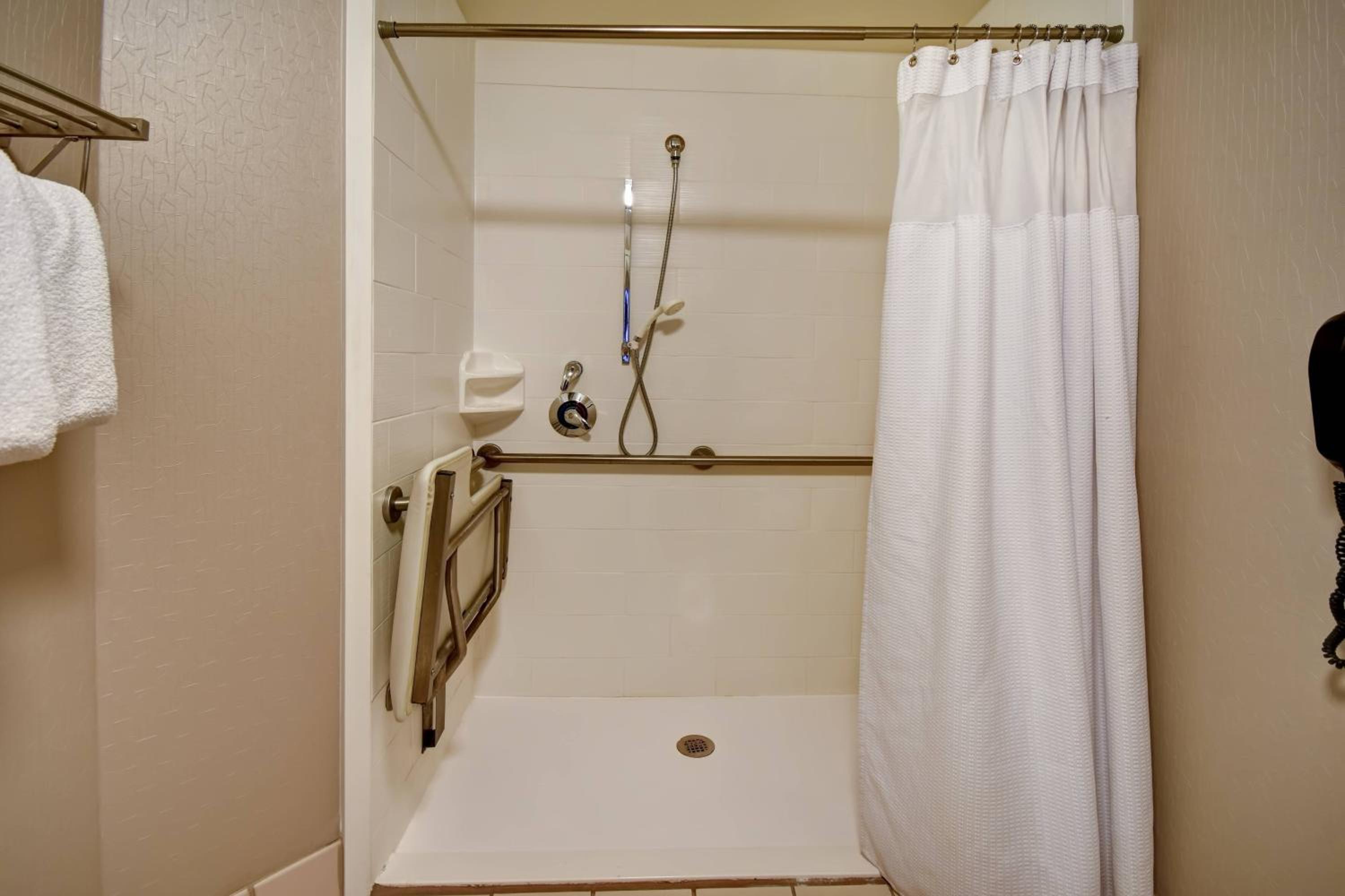 Double Studio with Sofa Bed and Adapted Tub - Mobility and Hearing Accessible - Photo 13