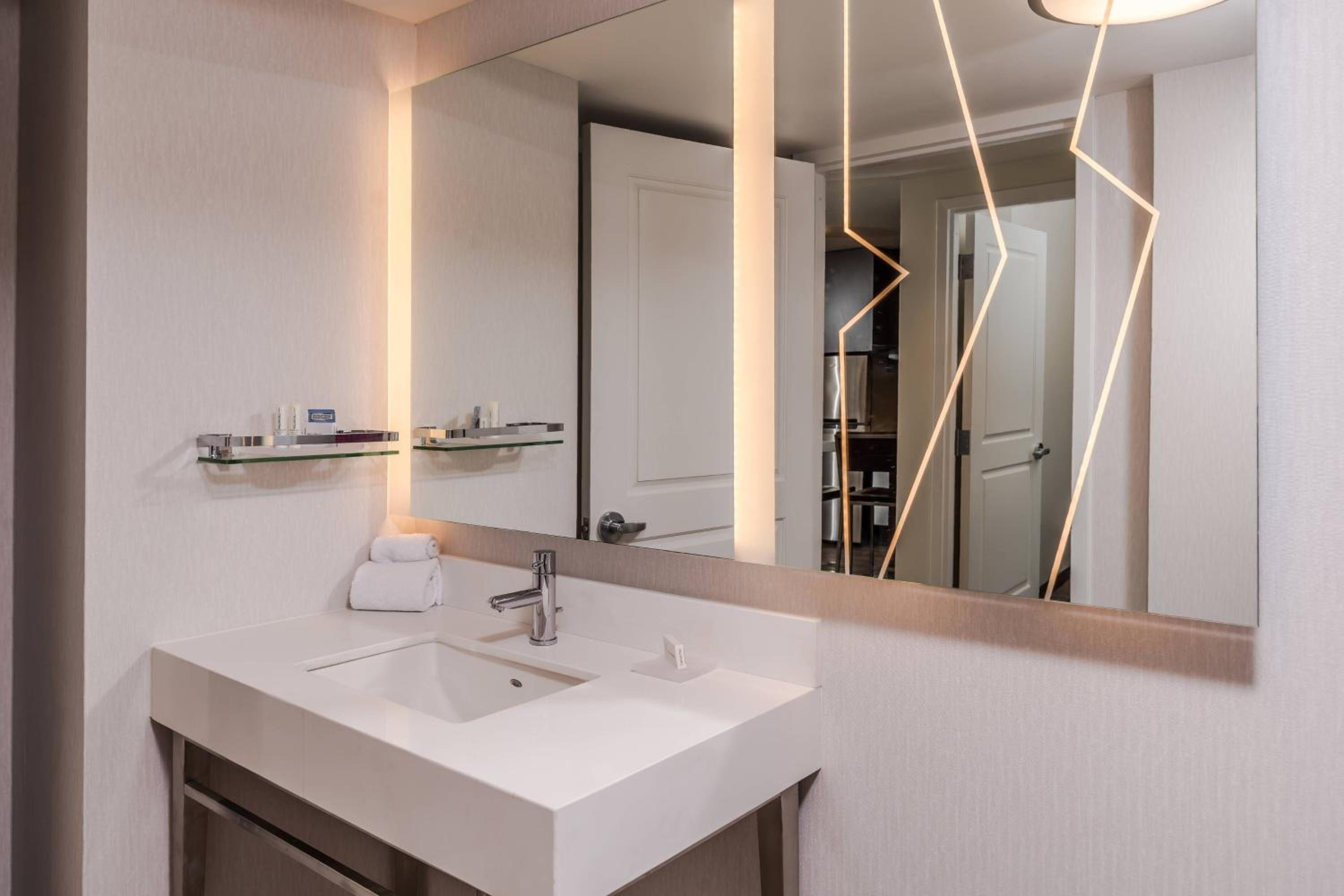 King Studio with Sofa Bed and Transfer Shower - Mobility and Hearing Accessible