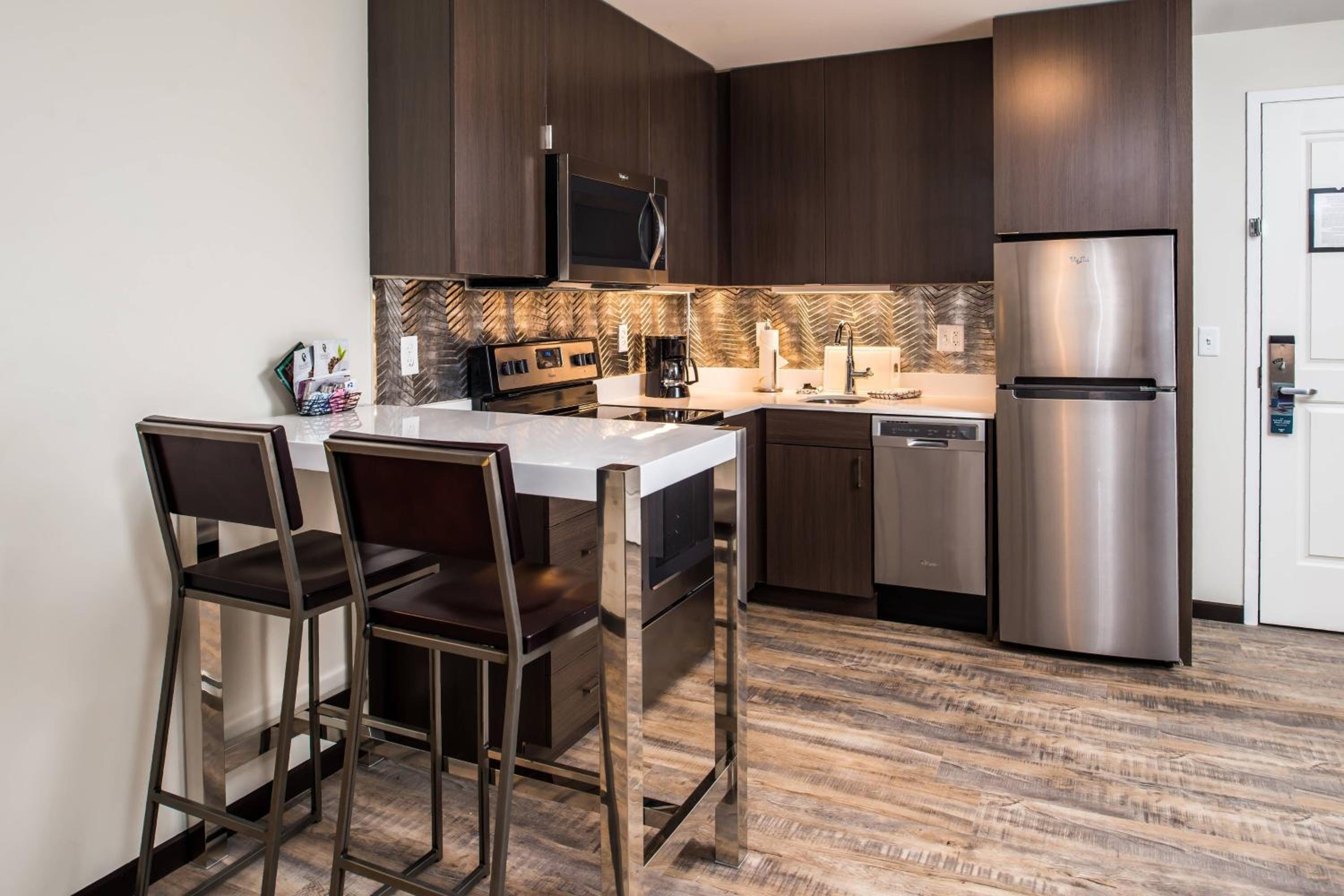 One-Bedroom King Suite with Sofa Bed and Roll-in Shower - Mobility and Hearing Accessible photo 3