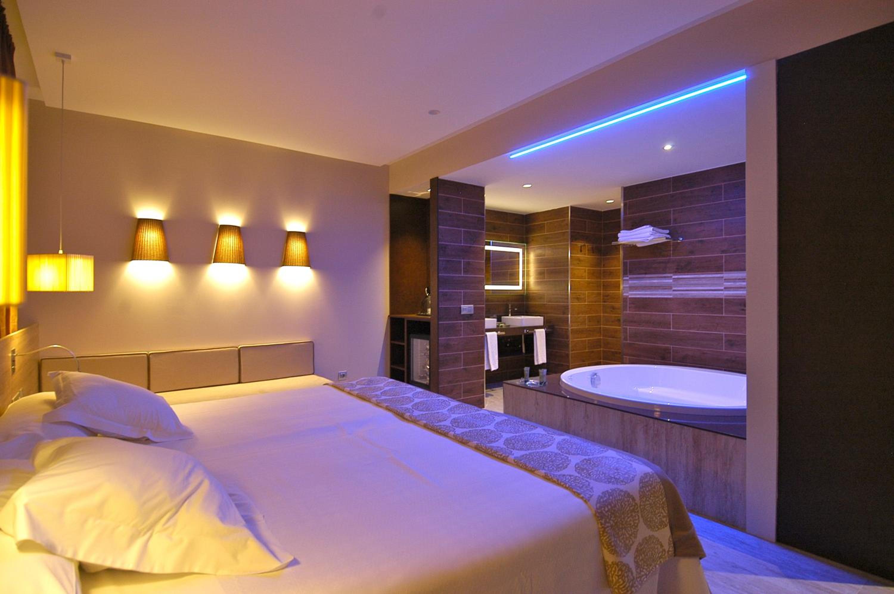 Executive Suite - Photo 2