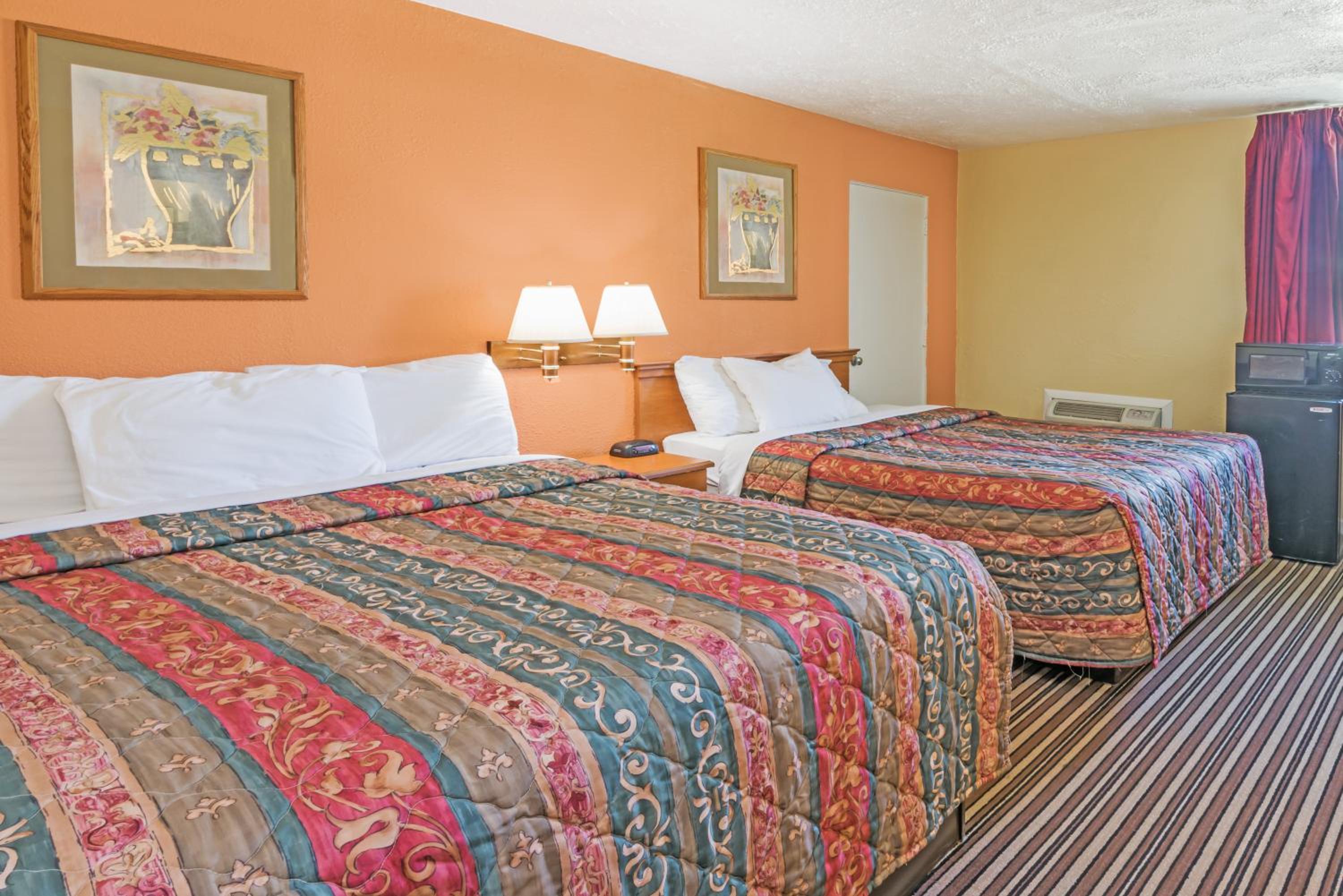 Queen Room with Two Queen Beds - Non-Smoking photo 1