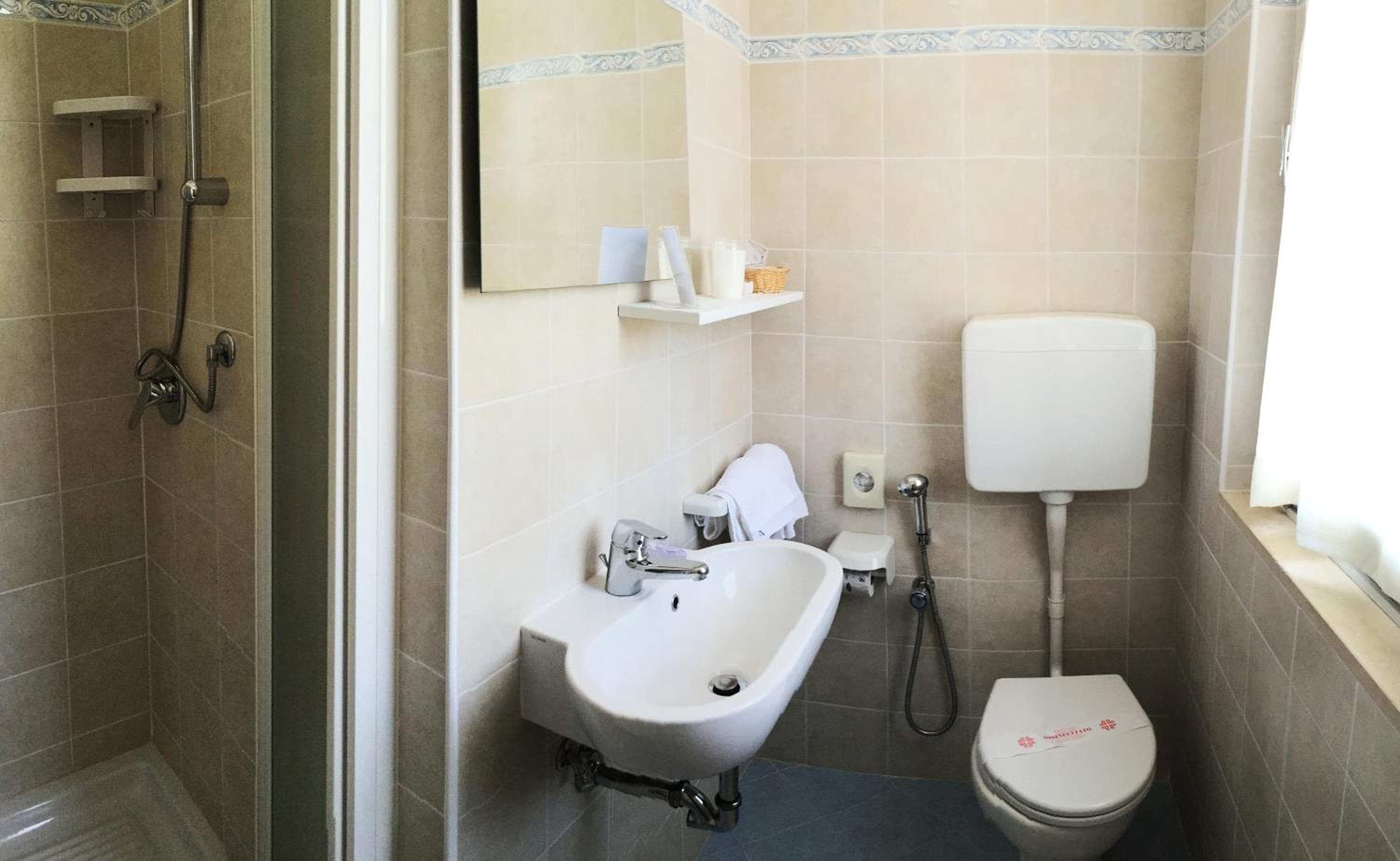 Double or Twin Room photo 3