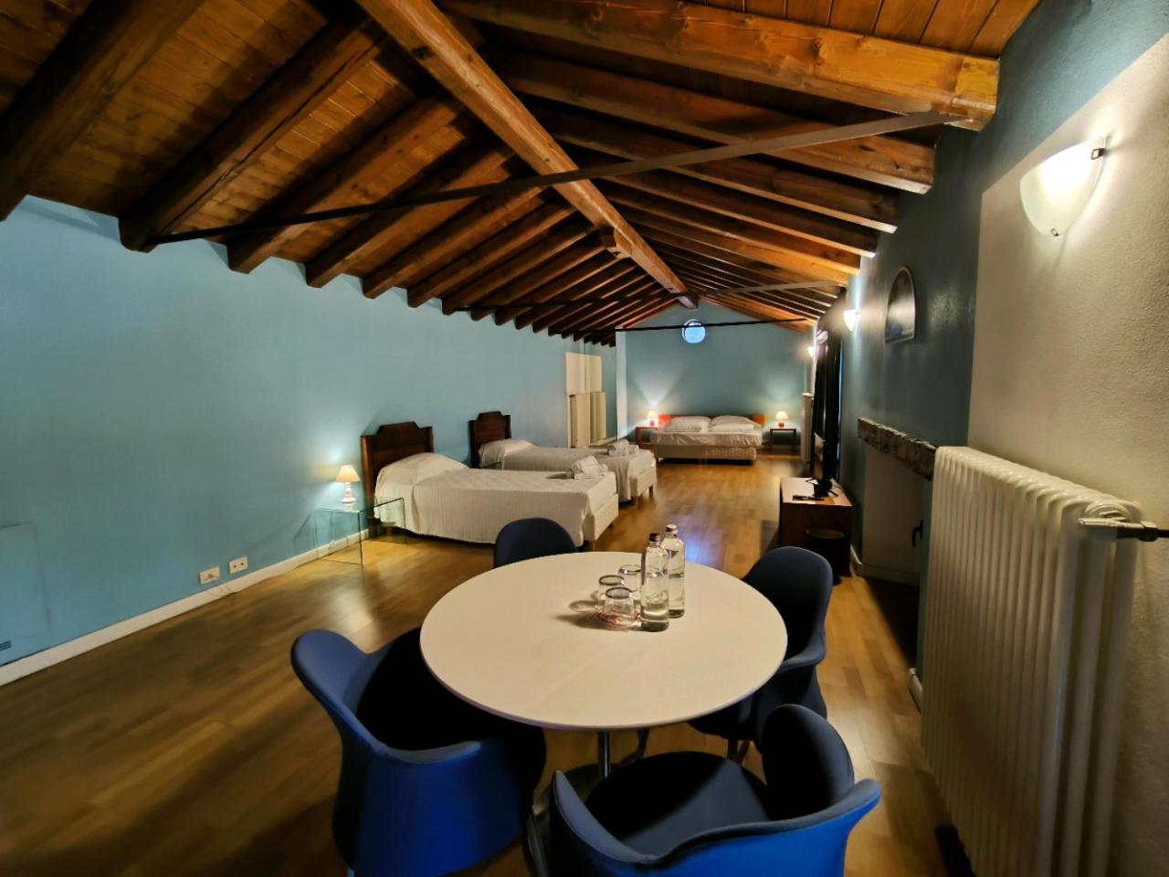 Family Room with Garden View