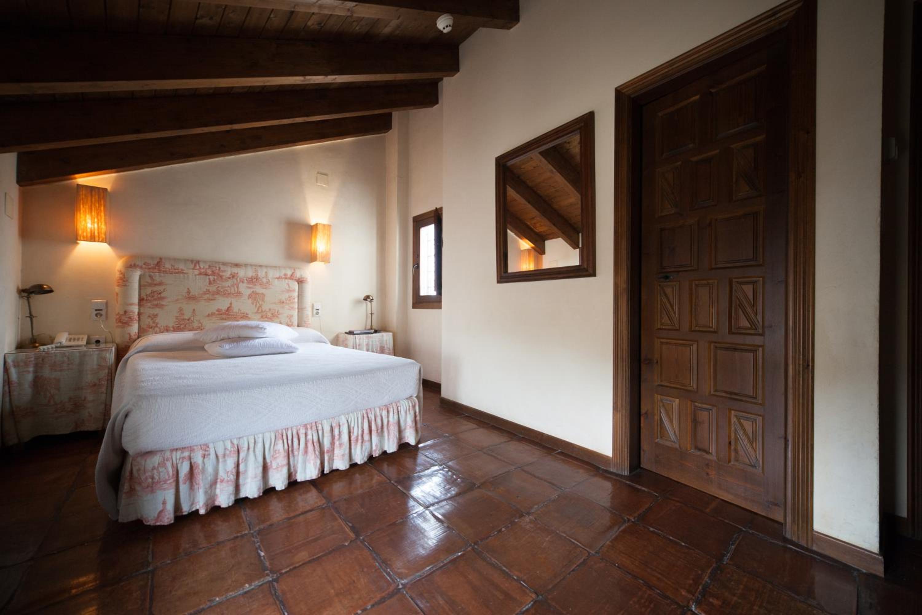 Double or Twin Room - Photo 13