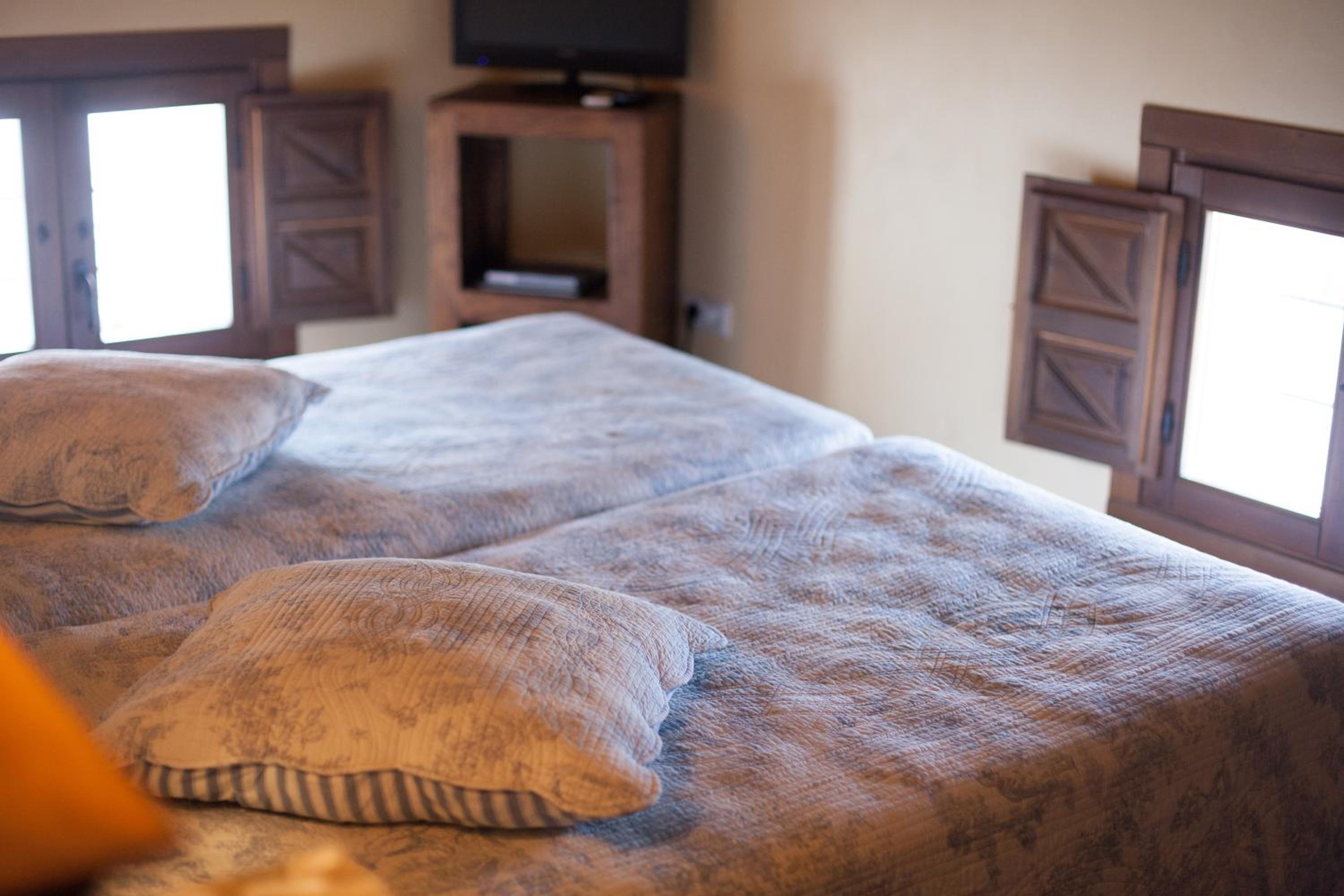 Double or Twin Room - Photo 11